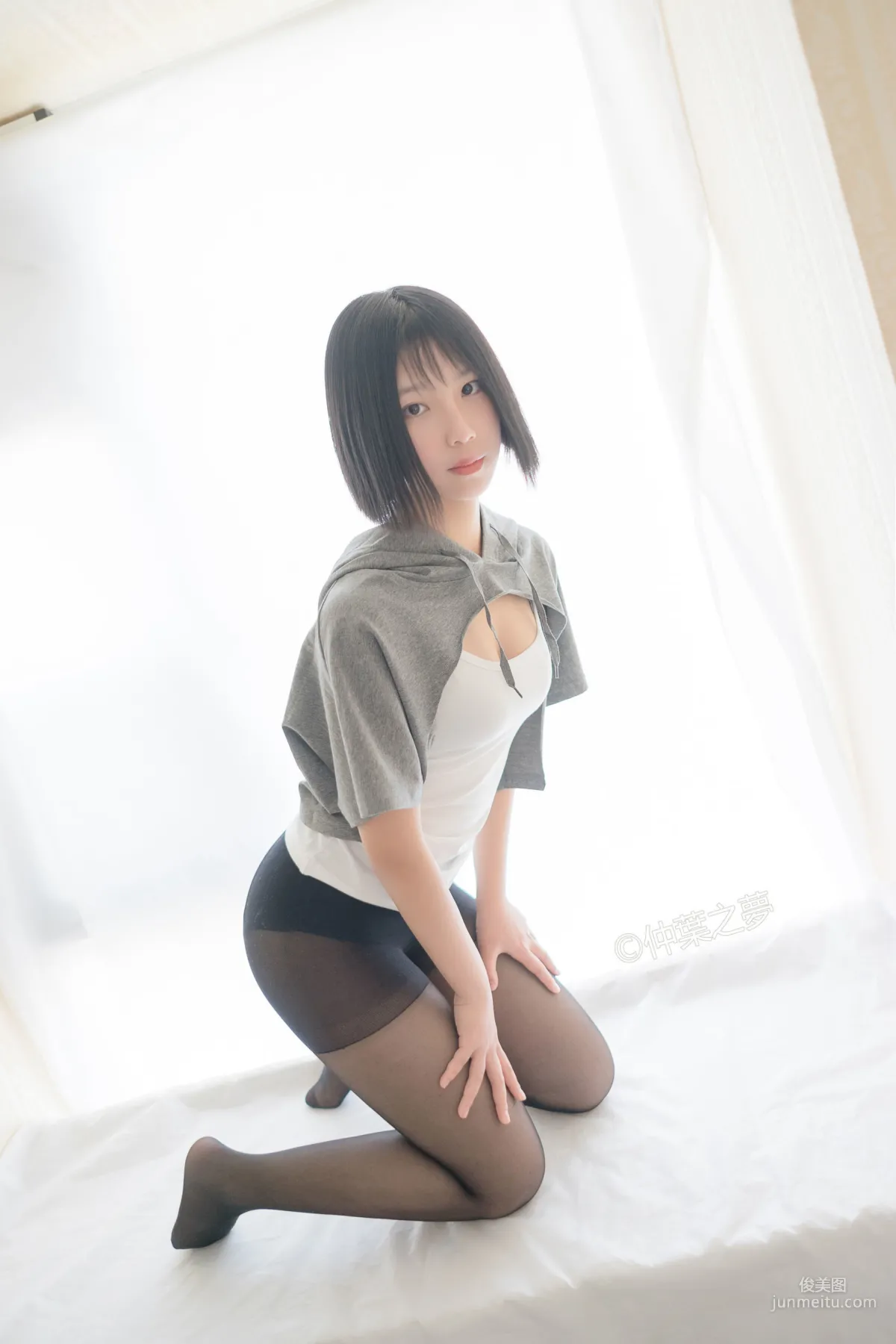 鹿野奈緒《包臀黑絲》 [輕蘭映畫] Grand.003 寫真集 33