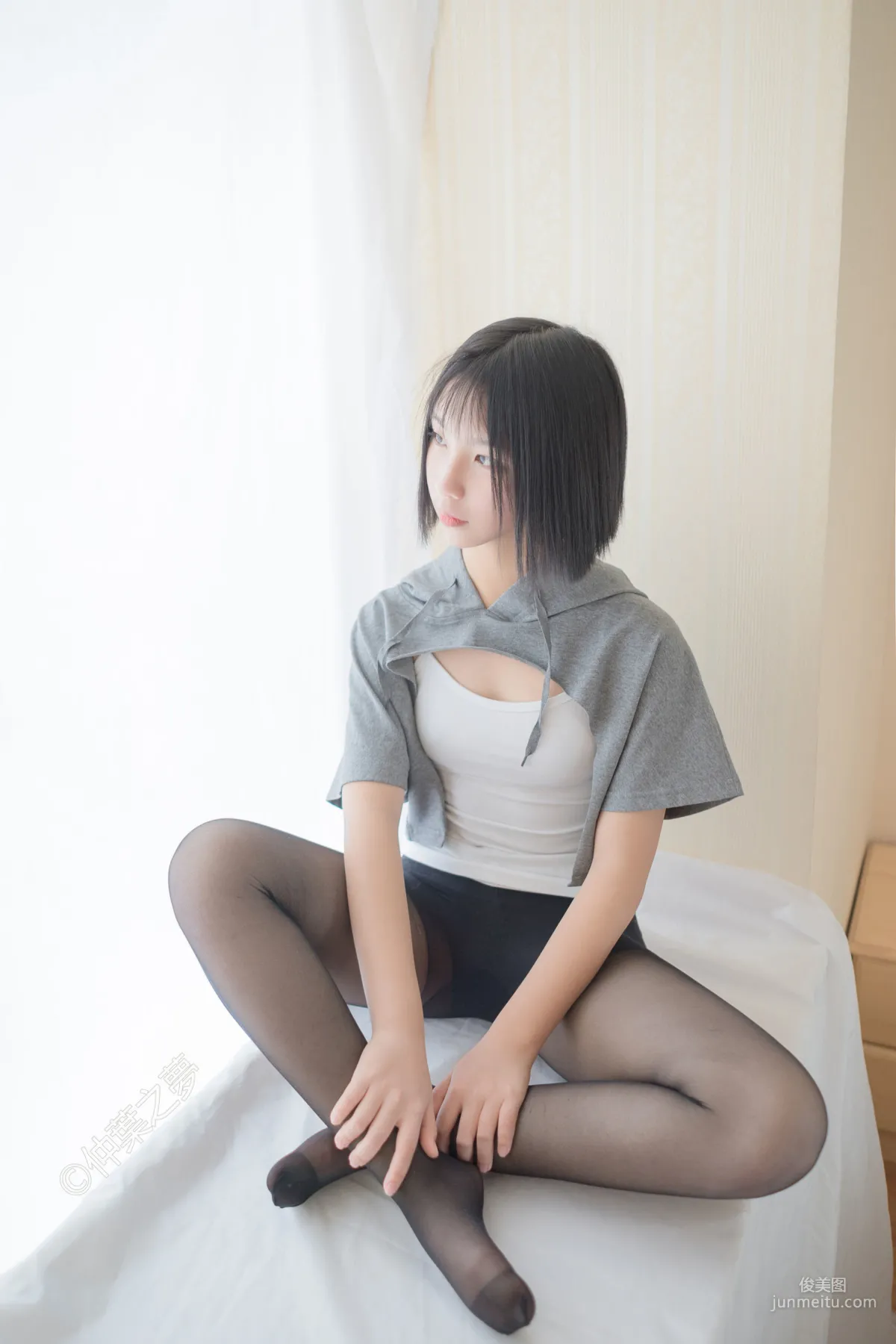 鹿野奈緒《包臀黑絲》 [輕蘭映畫] Grand.003 寫真集 24