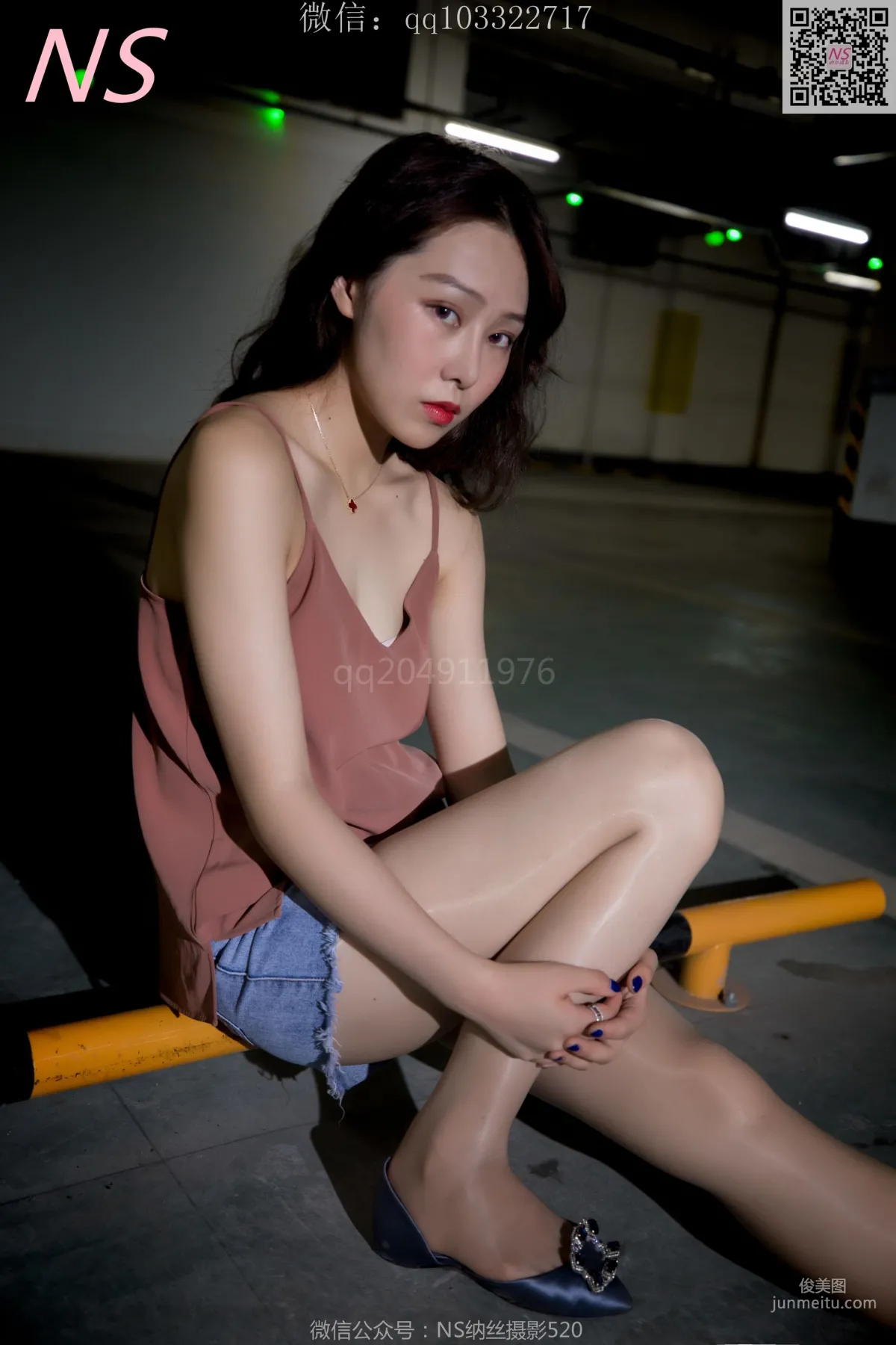 小朱茵《地下車庫的絲襪美腿女郎》 [納絲攝影] 寫真集 16