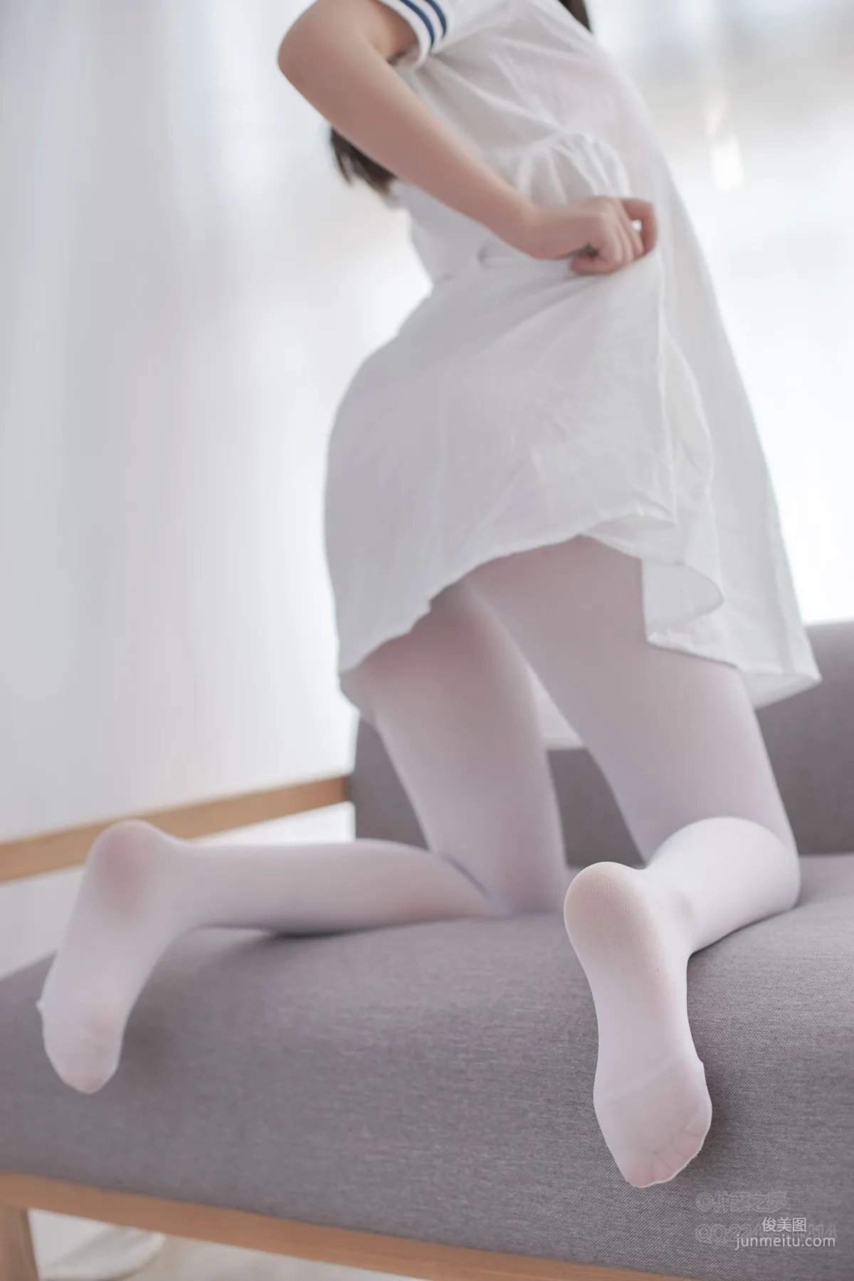 《白裙白丝美足》 [轻兰映画] SPL.006 写真集10