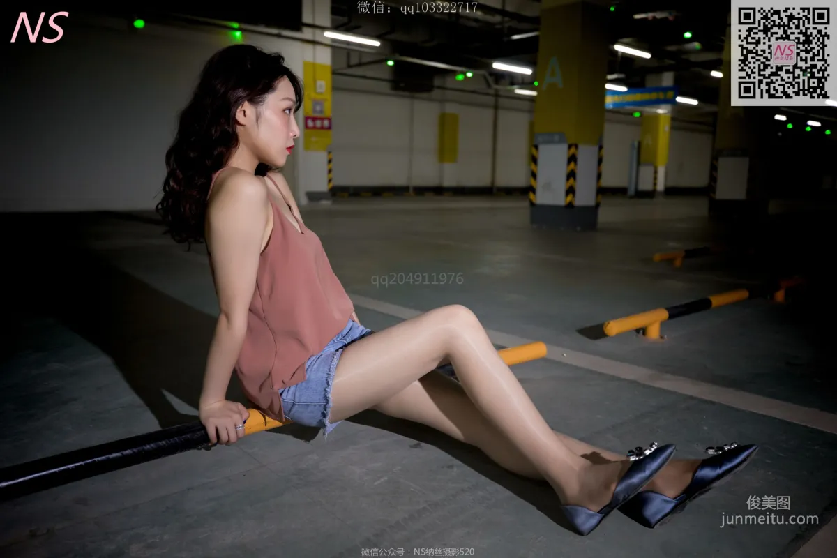 小朱茵《地下車庫的絲襪美腿女郎》 [納絲攝影] 寫真集 15