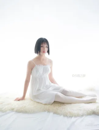 《清純白吊帶裙》 [輕蘭映畫] Grand.001 寫真集