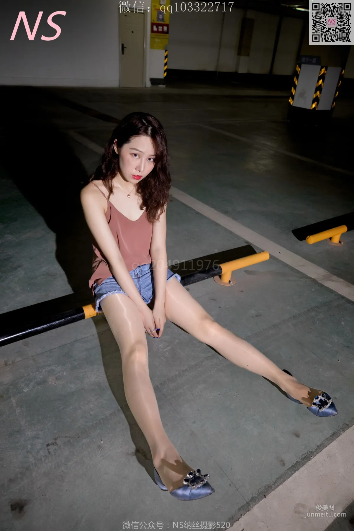 小朱茵《地下車庫的絲襪美腿女郎》 [納絲攝影] 寫真集 21