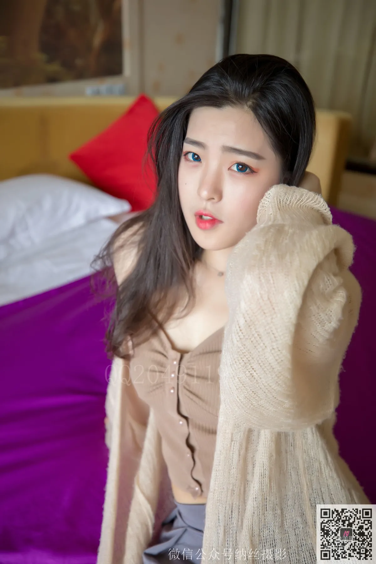 帆帆《情趣圓床上的肉絲美腿》 [納絲攝影] 寫真集 12
