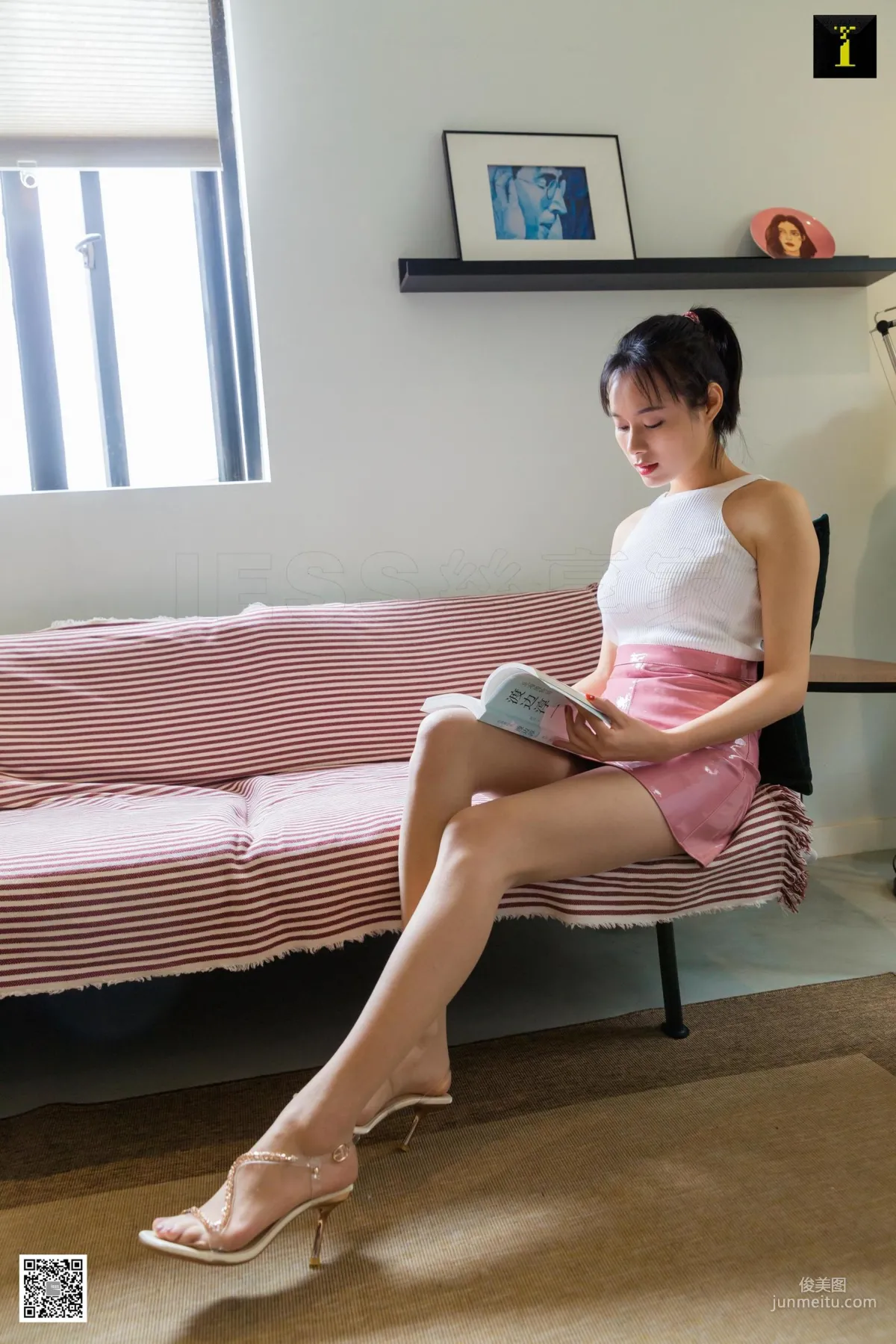 小小 《美足與蛇形涼鞋》 [異思趣向IESS] 美腿絲足寫真集 28