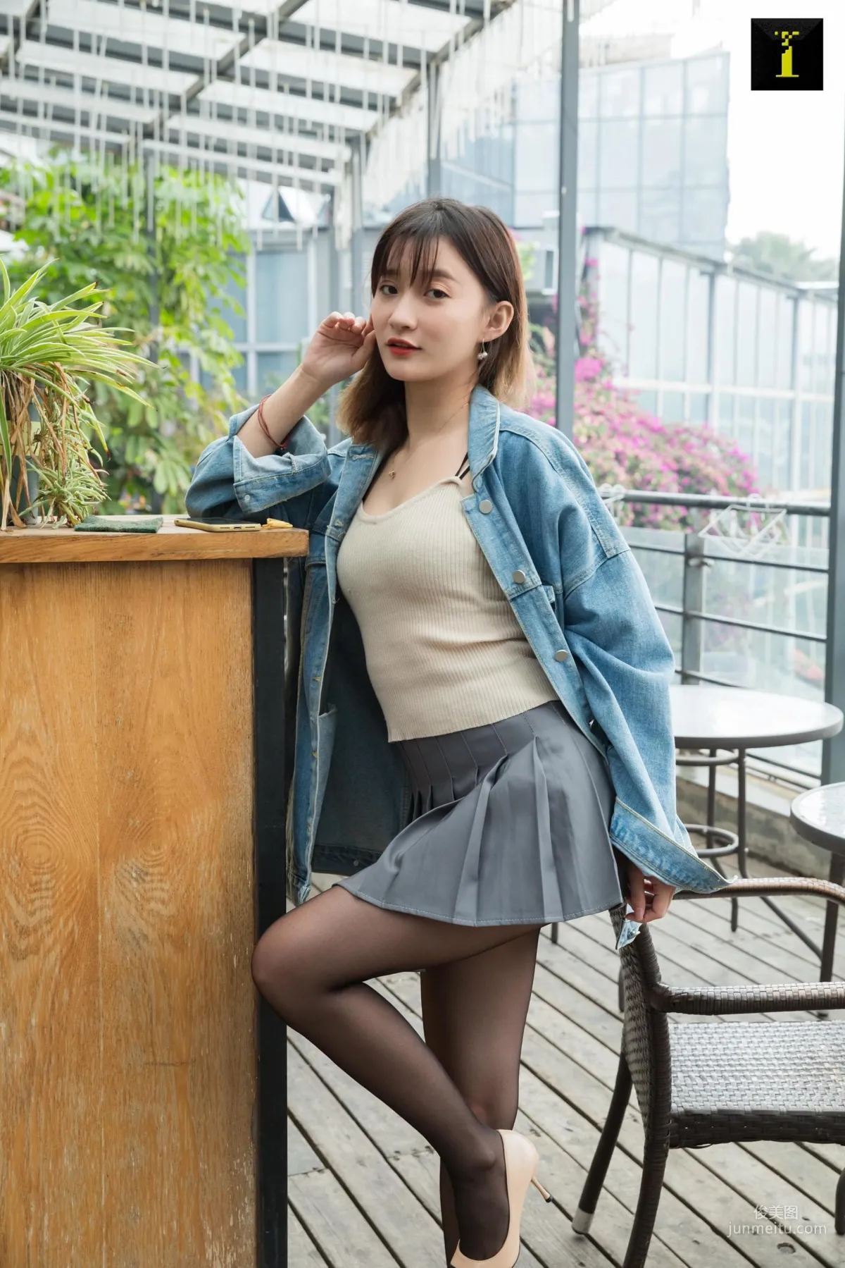 秋秋 《秋秋的牛仔外套》 [異思趣向IESS] 絲襪美腿寫真集 34