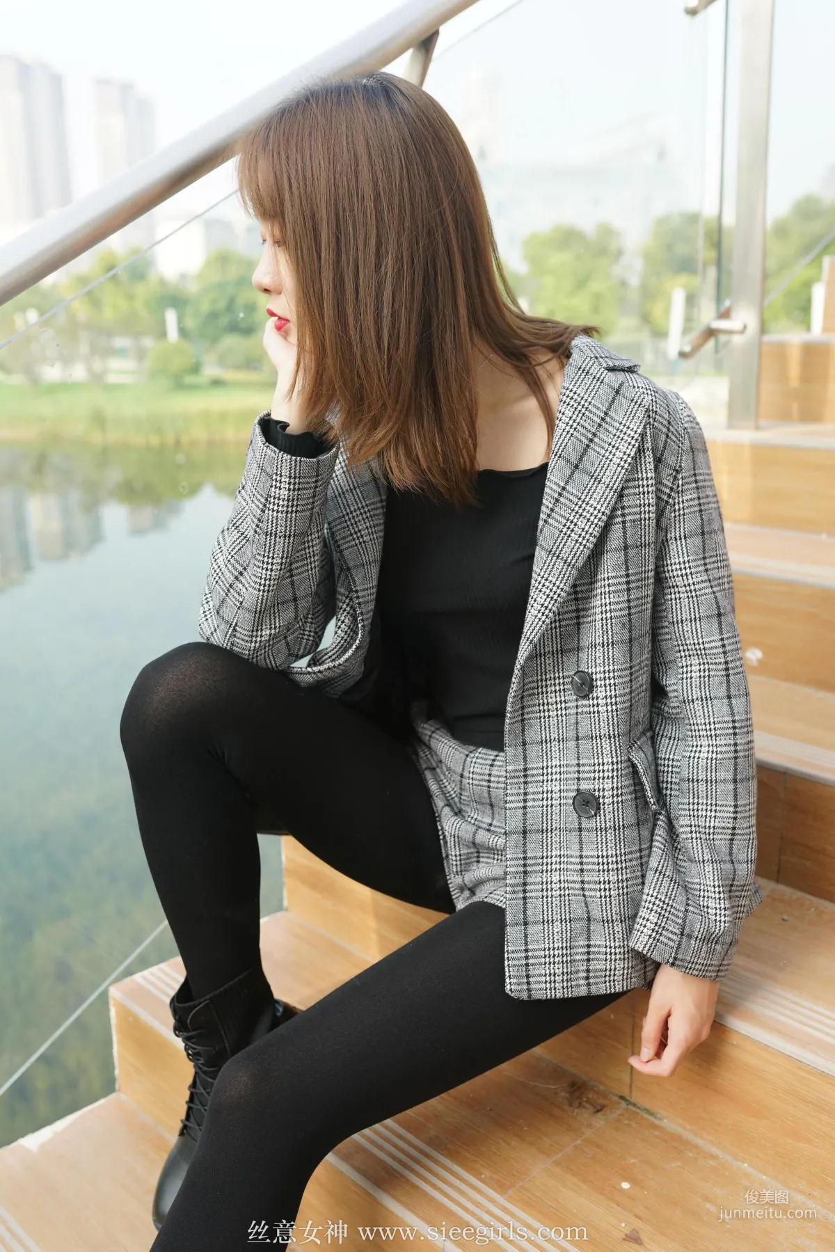 蓓蓓《一叶残荷，一场秋寒》[丝意SIEE] No.365 写真集1