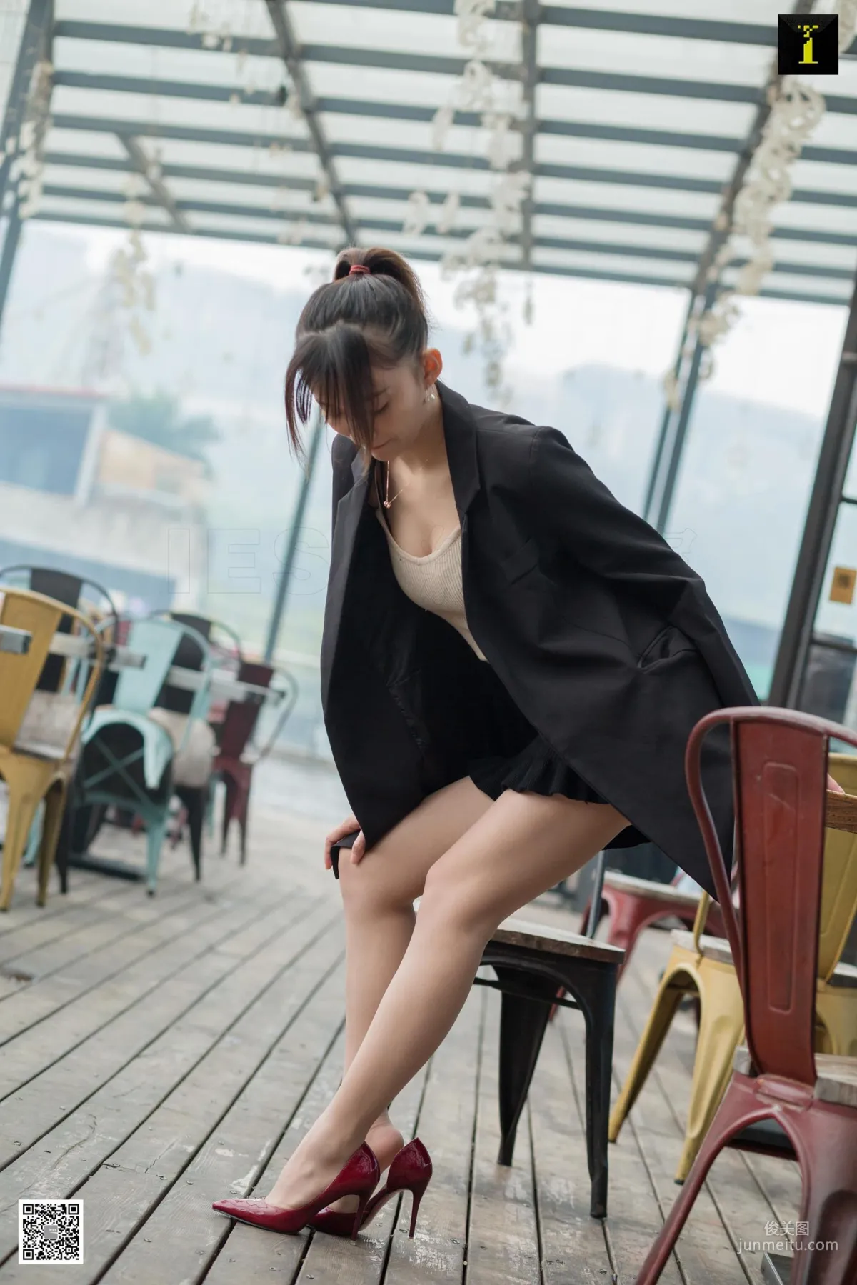 秋秋 《秋領班的午休時間》 [異思趣向IESS] 美腿絲足寫真集 63