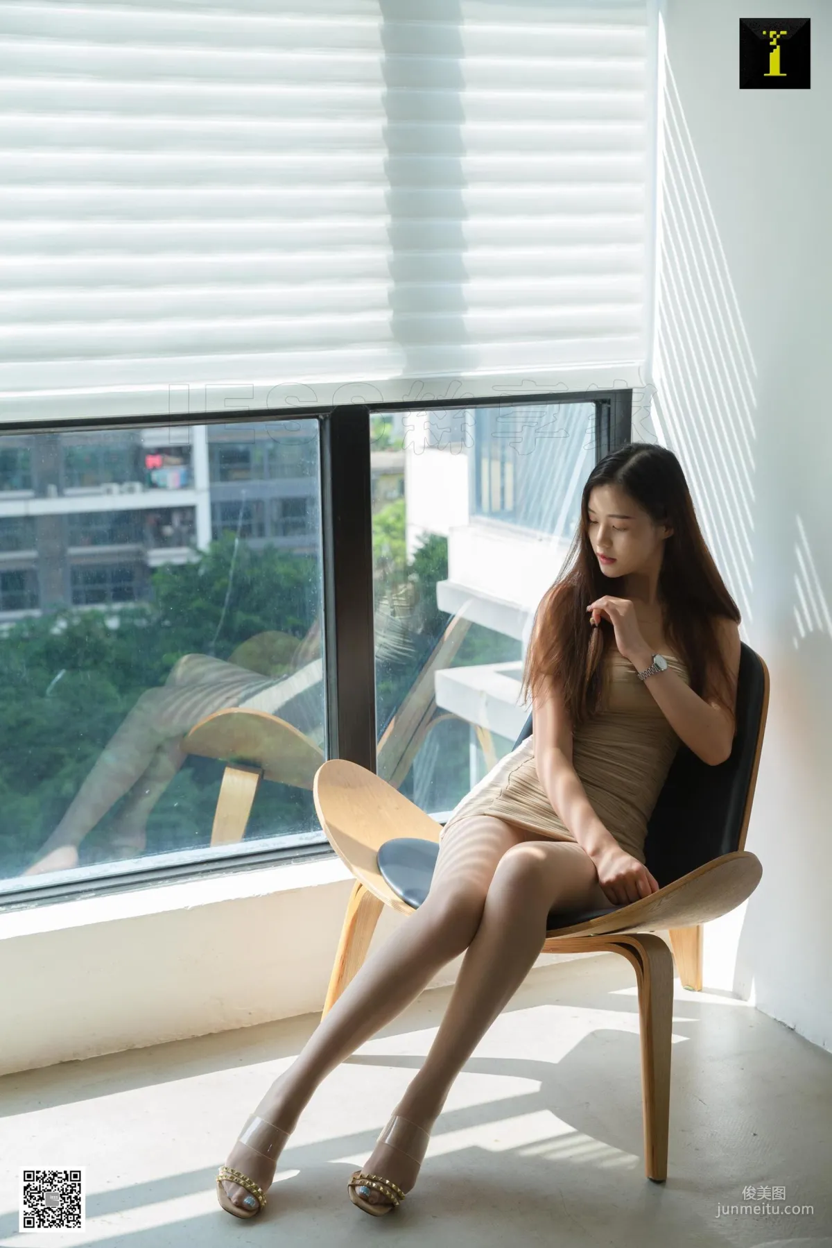 九妹 《光與影的質感》 [異思趣向IESS] 絲襪美腿寫真集 10