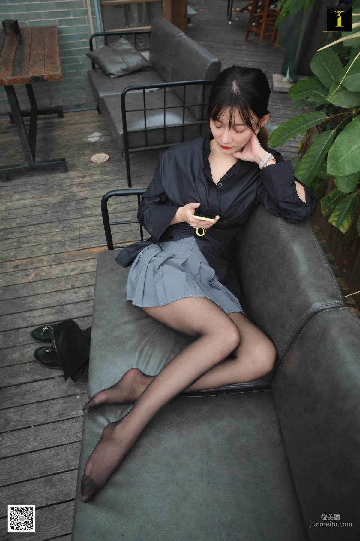 秋秋 《秋的長靴與黑絲》 [異思趣向IESS] 絲襪美腿寫真集 63