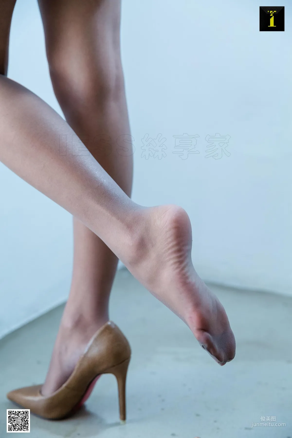 婉萍 《婉萍的青花旗袍》 [異思趣向IESS] 絲襪美腿寫真集 43