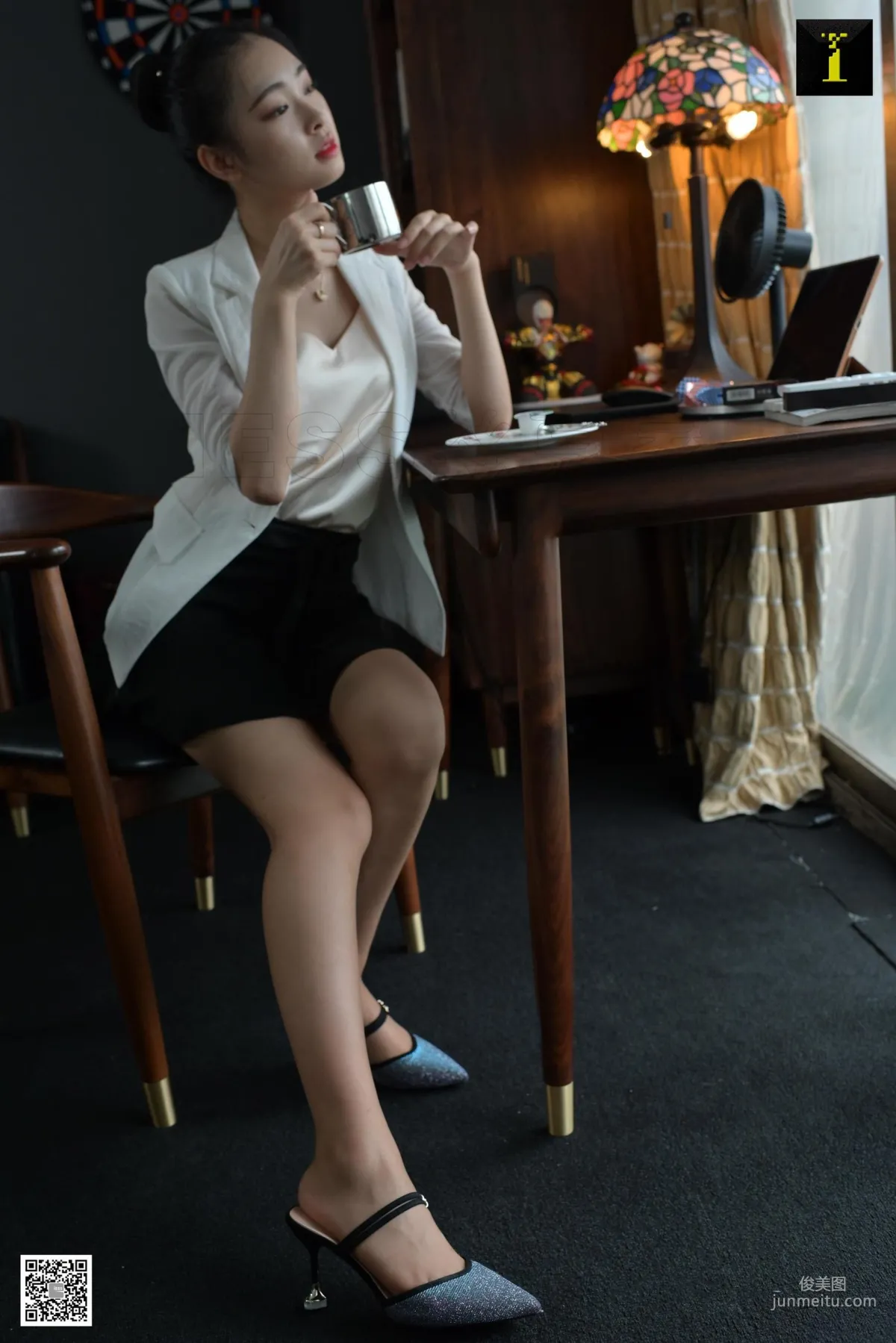 三公主 《三公主的娃娃臉》 [異思趣向IESS] 絲襪美腿寫真集 51