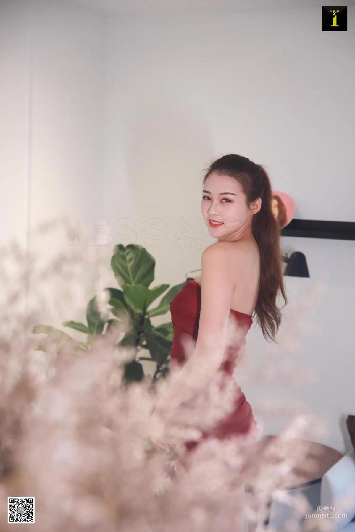 九妹 《九妹喜迎2020年》 [異思趣向IESS] 絲襪美腿寫真集 39