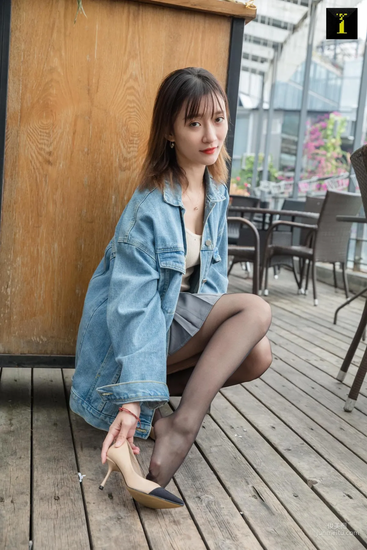 秋秋 《秋秋的牛仔外套》 [異思趣向IESS] 絲襪美腿寫真集 8
