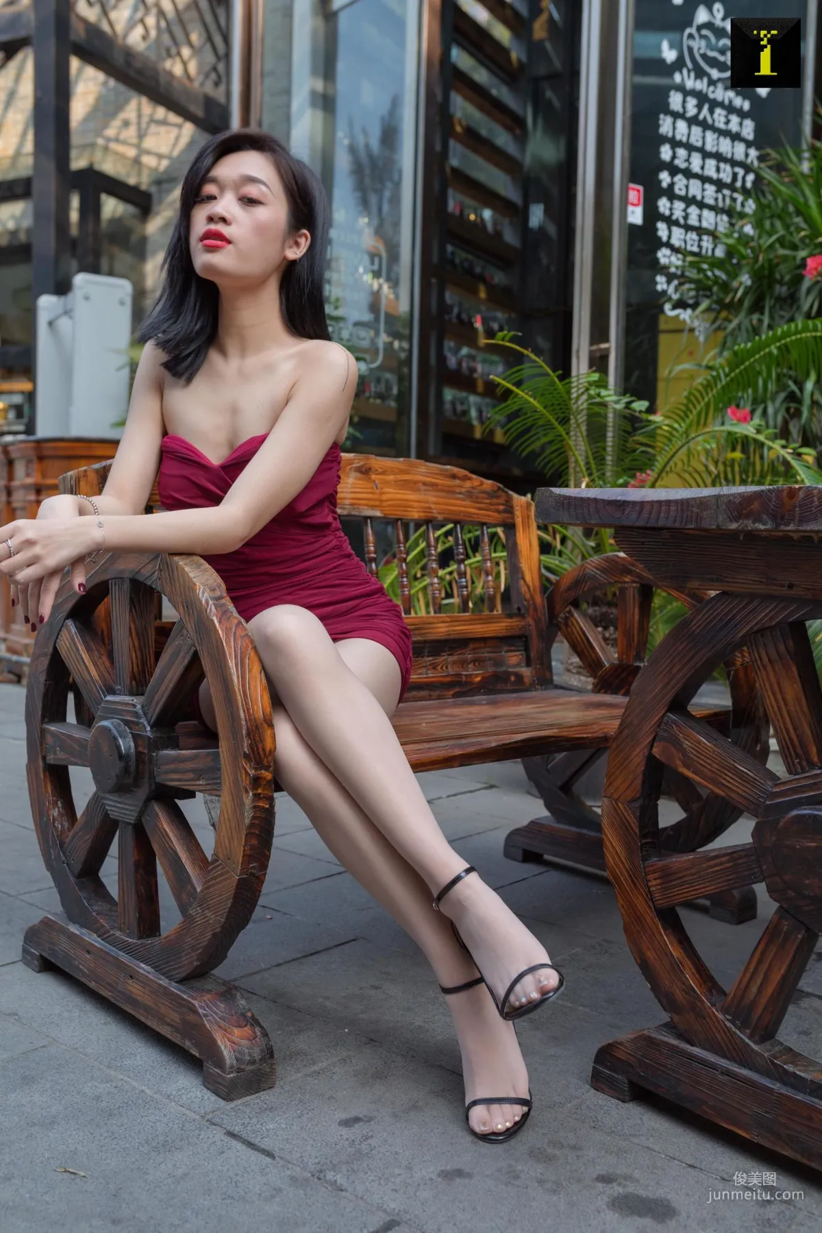 可樂 《小辣妹可樂出街》 [異思趣向IESS] 美腿絲足寫真集 35