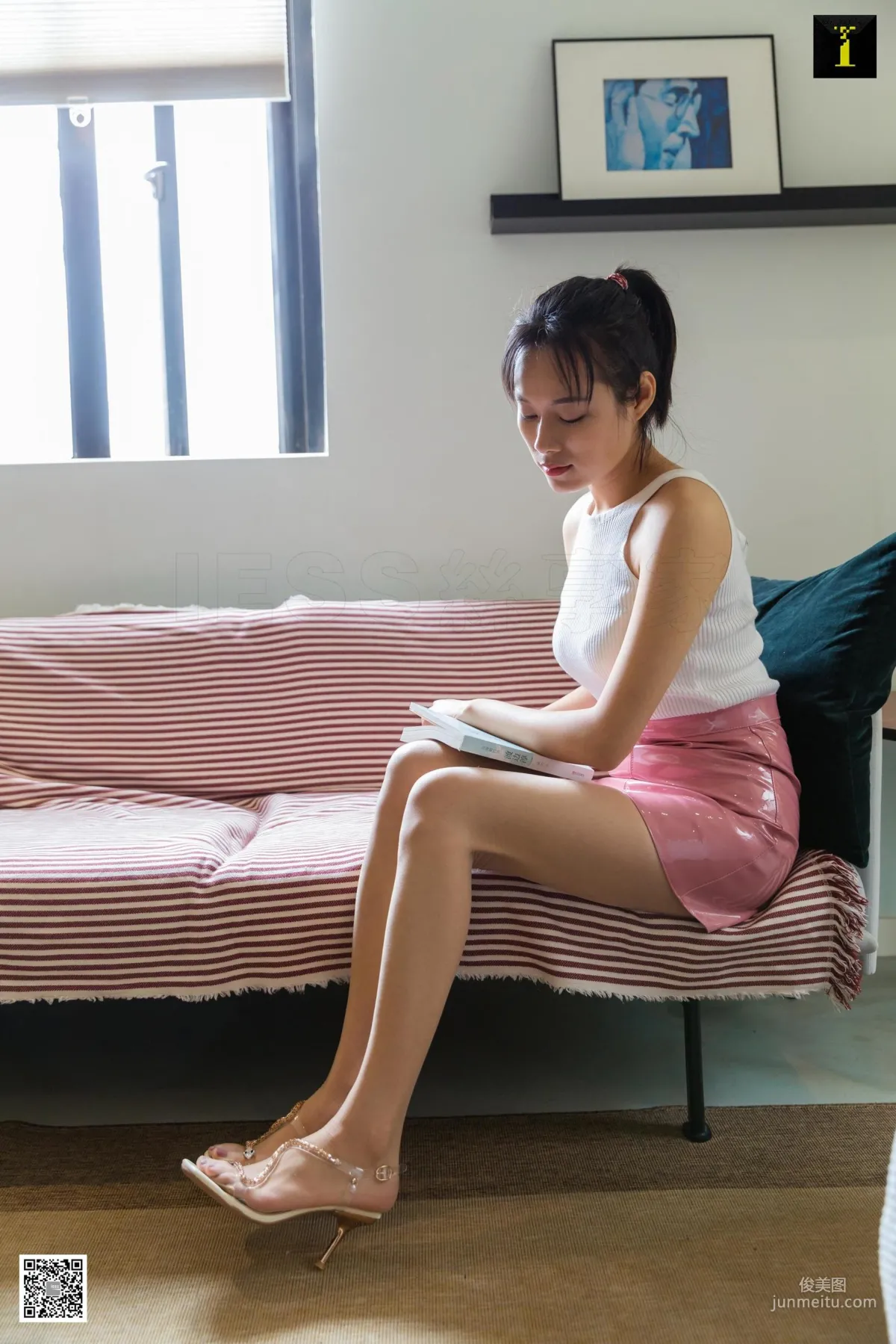 小小 《美足與蛇形涼鞋》 [異思趣向IESS] 美腿絲足寫真集 33