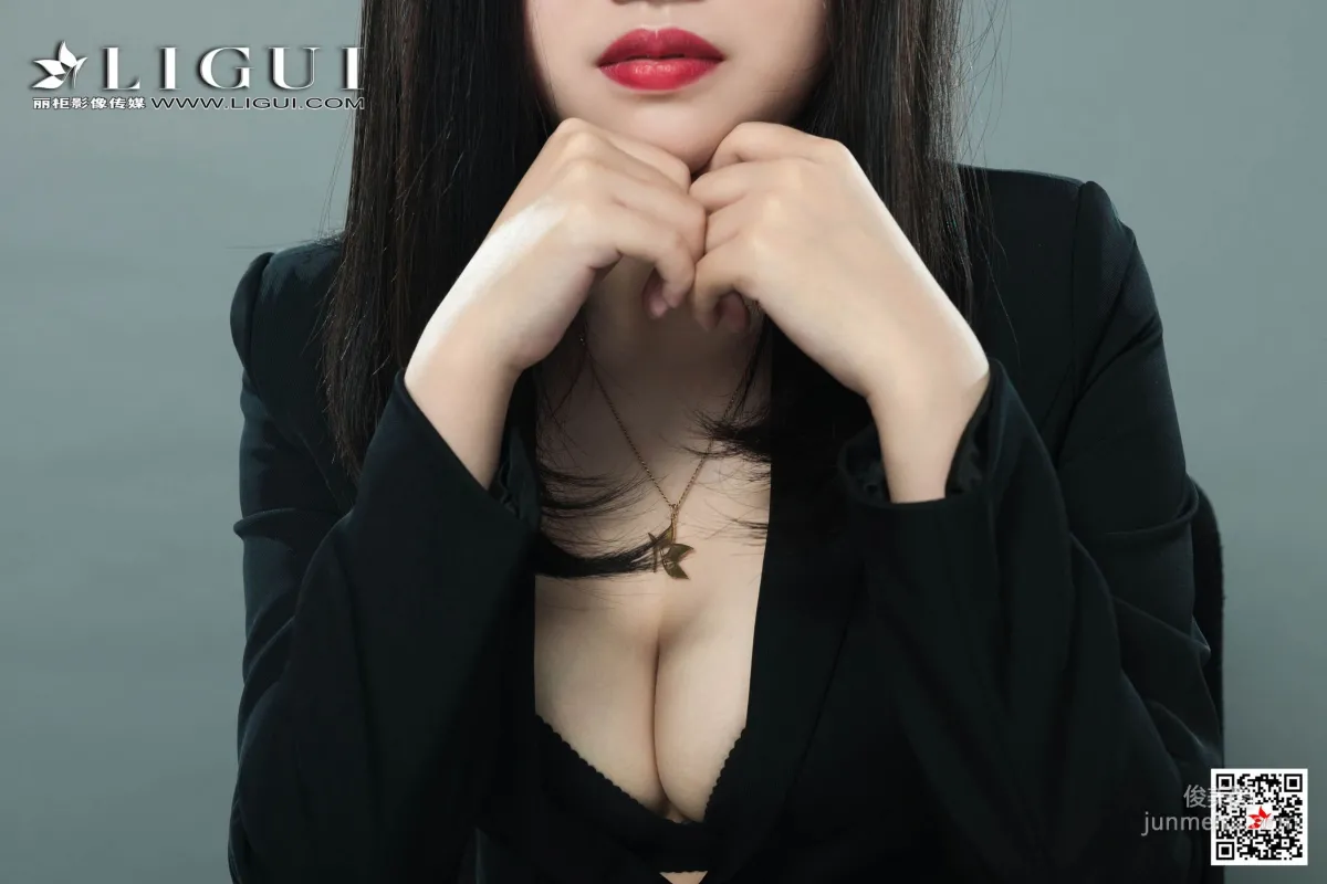 小辫儿《肉丝西服OL美腿》 [丽柜Ligui] 写真集31