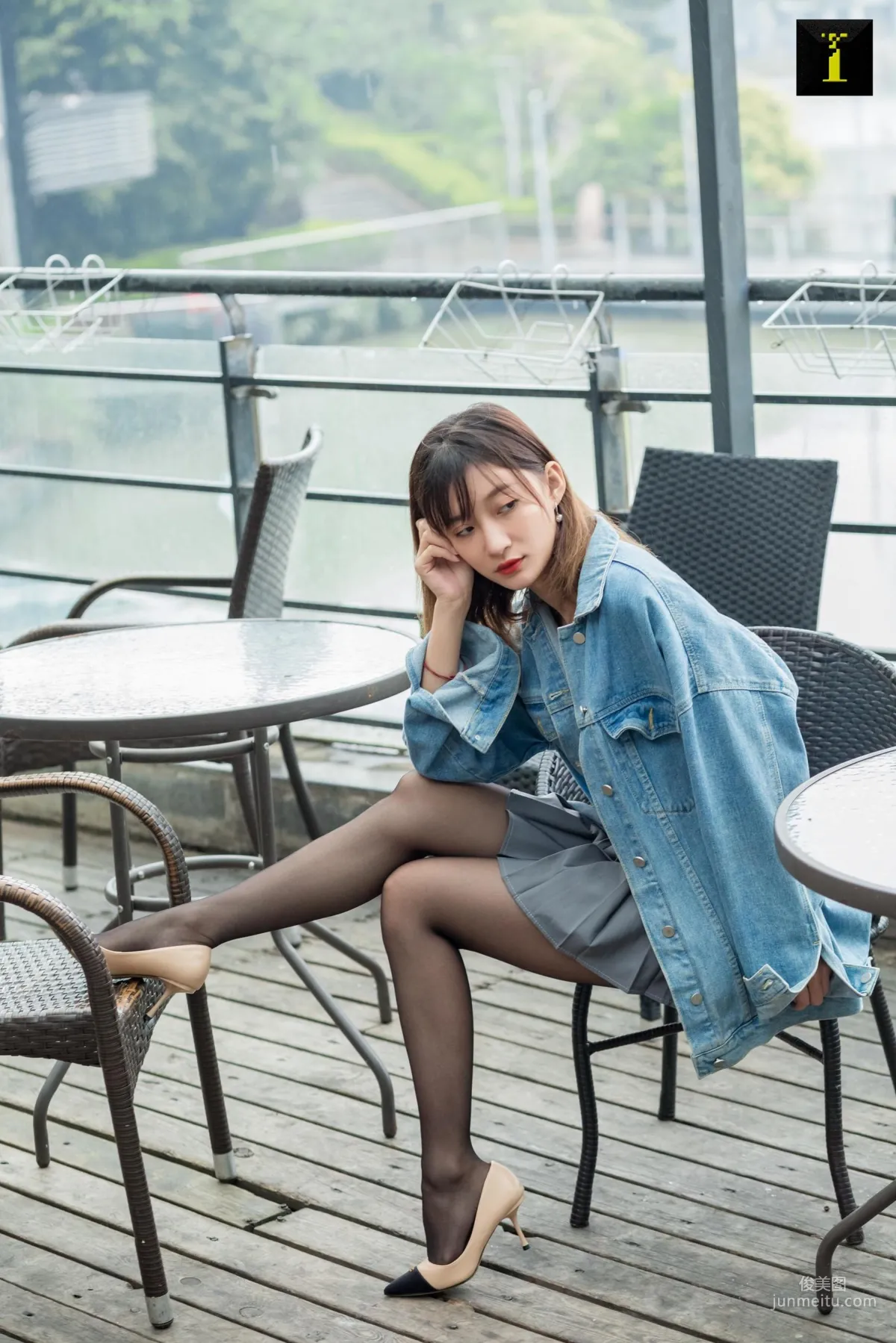 秋秋 《秋秋的牛仔外套》 [異思趣向IESS] 絲襪美腿寫真集 47
