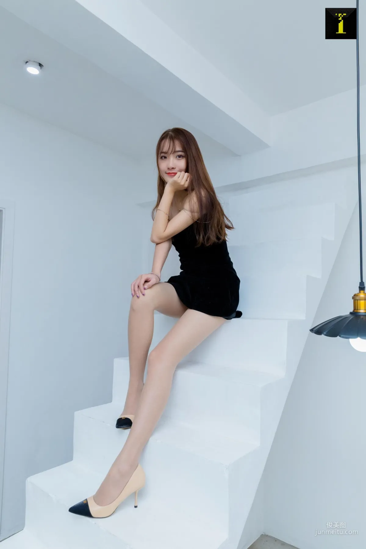 婉萍 《婉萍复古丝绒裙》 [异思趣向IESS] 美腿丝足写真集77