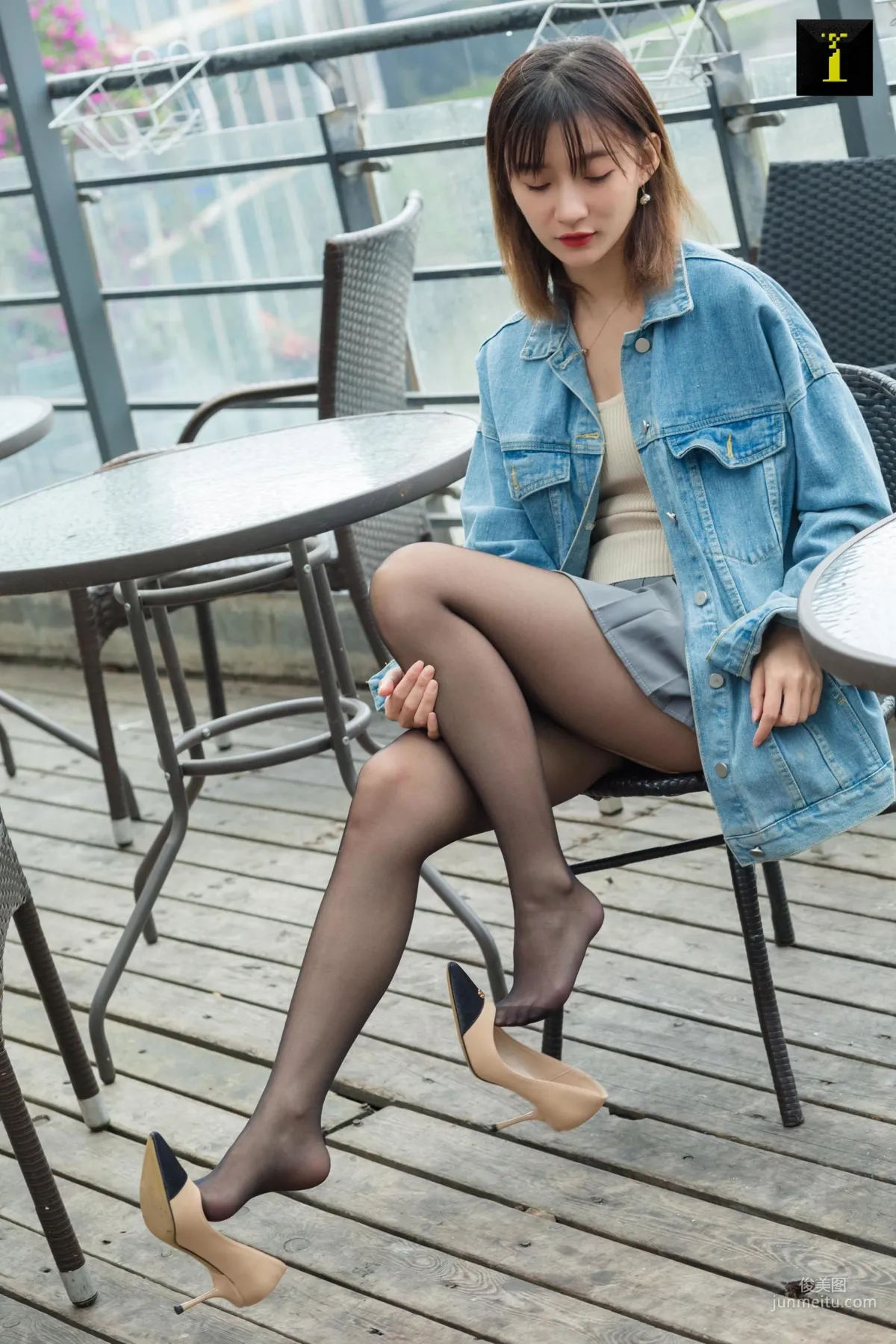 秋秋 《秋秋的牛仔外套》 [異思趣向IESS] 絲襪美腿寫真集 67