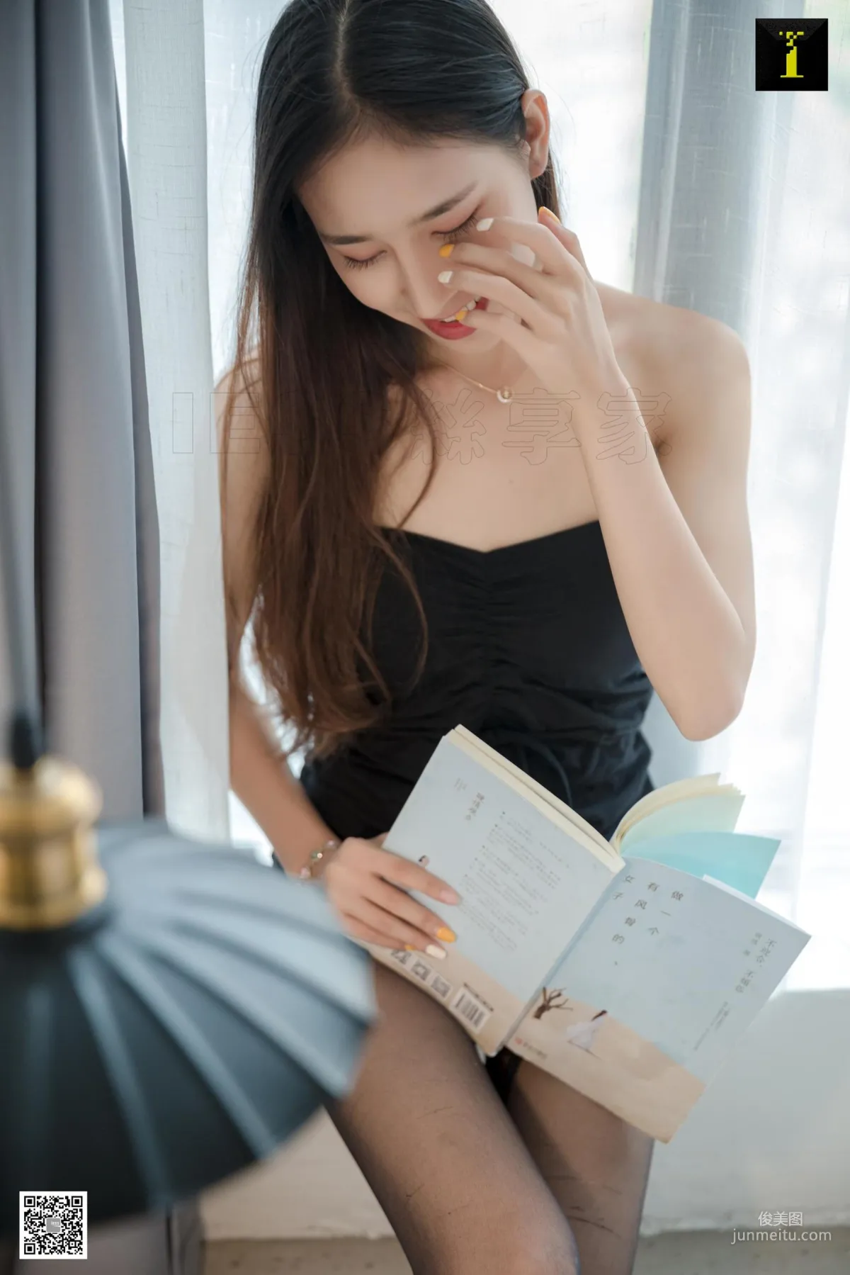 美子 《收拾襪子的美子》 [異思趣向IESS] 美腿絲足寫真集 61