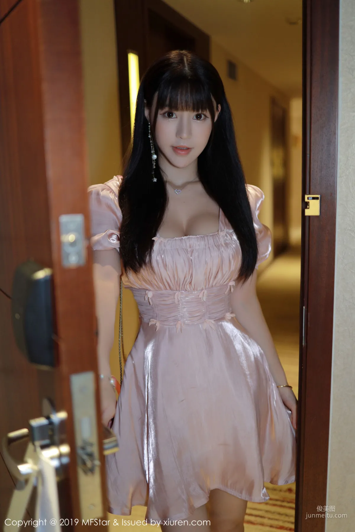 Flower朱可兒《從入門到室内的私房魅惑》 [模範學院MFStar] Vol.217 寫真集 1