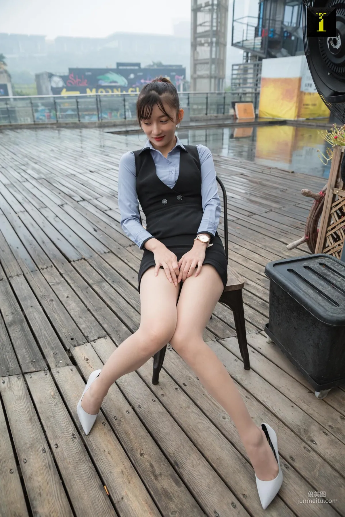 秋秋 《飯店主管》 [異思趣向IESS] 絲襪美腿寫真集 79