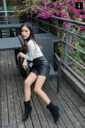 美子 《美子與三角梅》 [異思趣向IESS] 美腿絲足寫真集