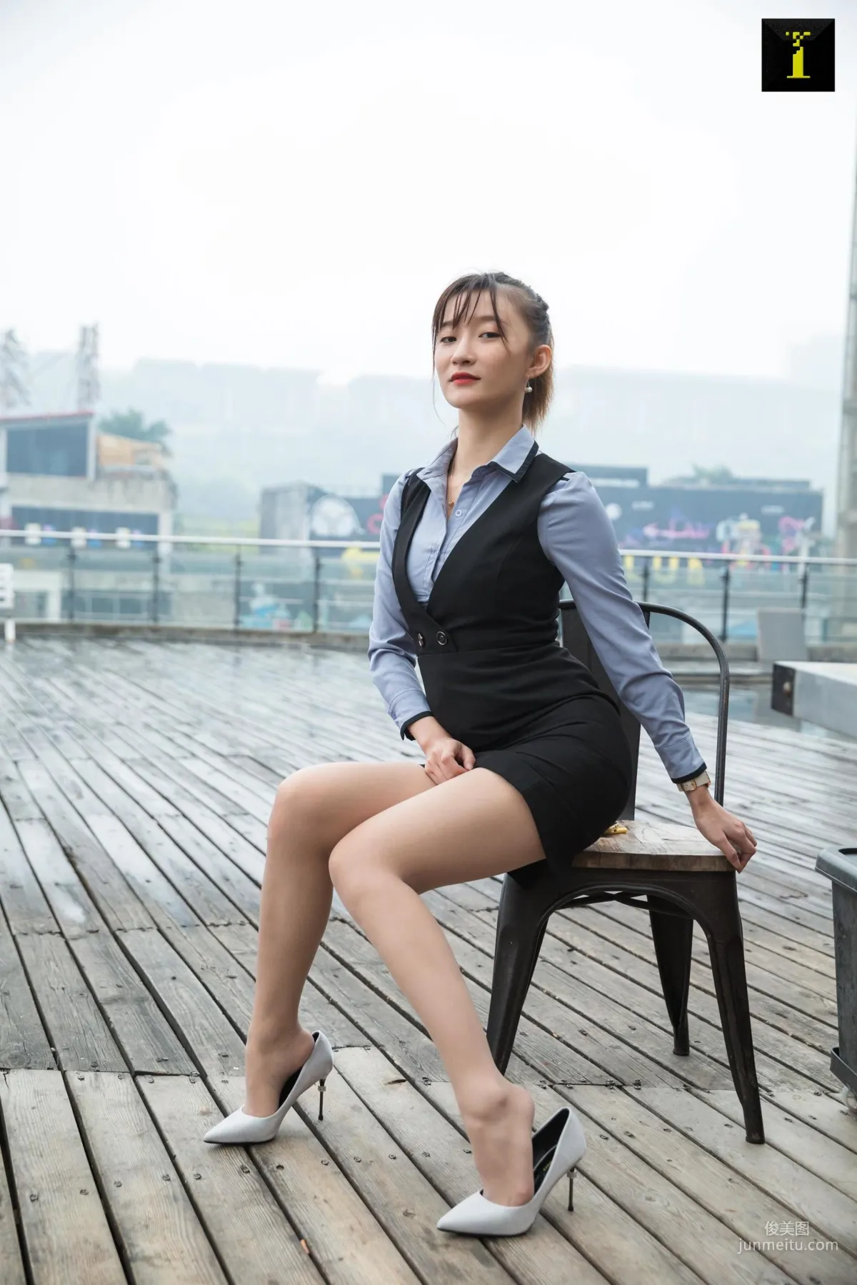 秋秋 《飯店主管》 [異思趣向IESS] 絲襪美腿寫真集 67