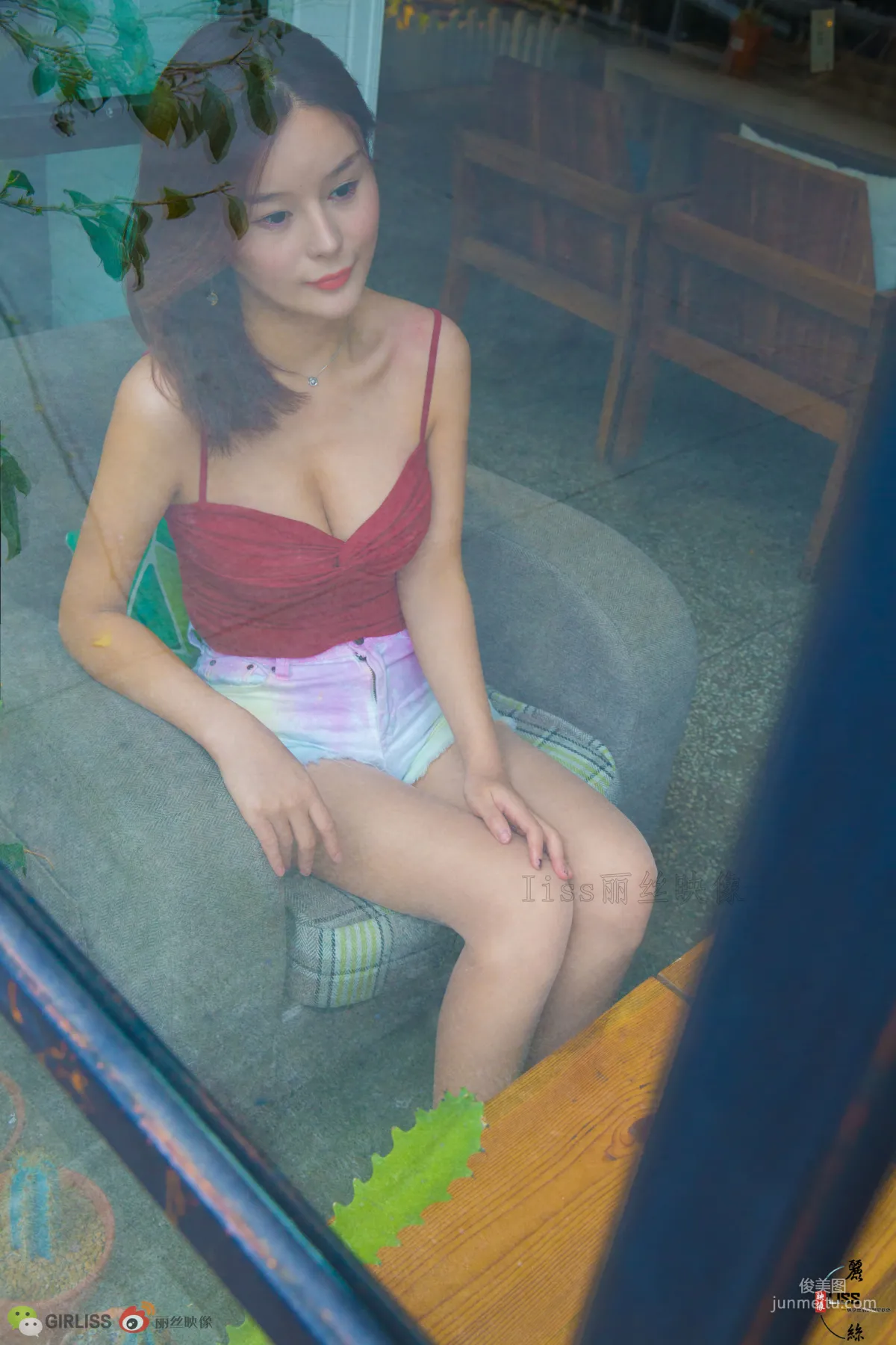 [丽丝映像LISS] 《梁冰的红螺旋与肉丝》 写真集5