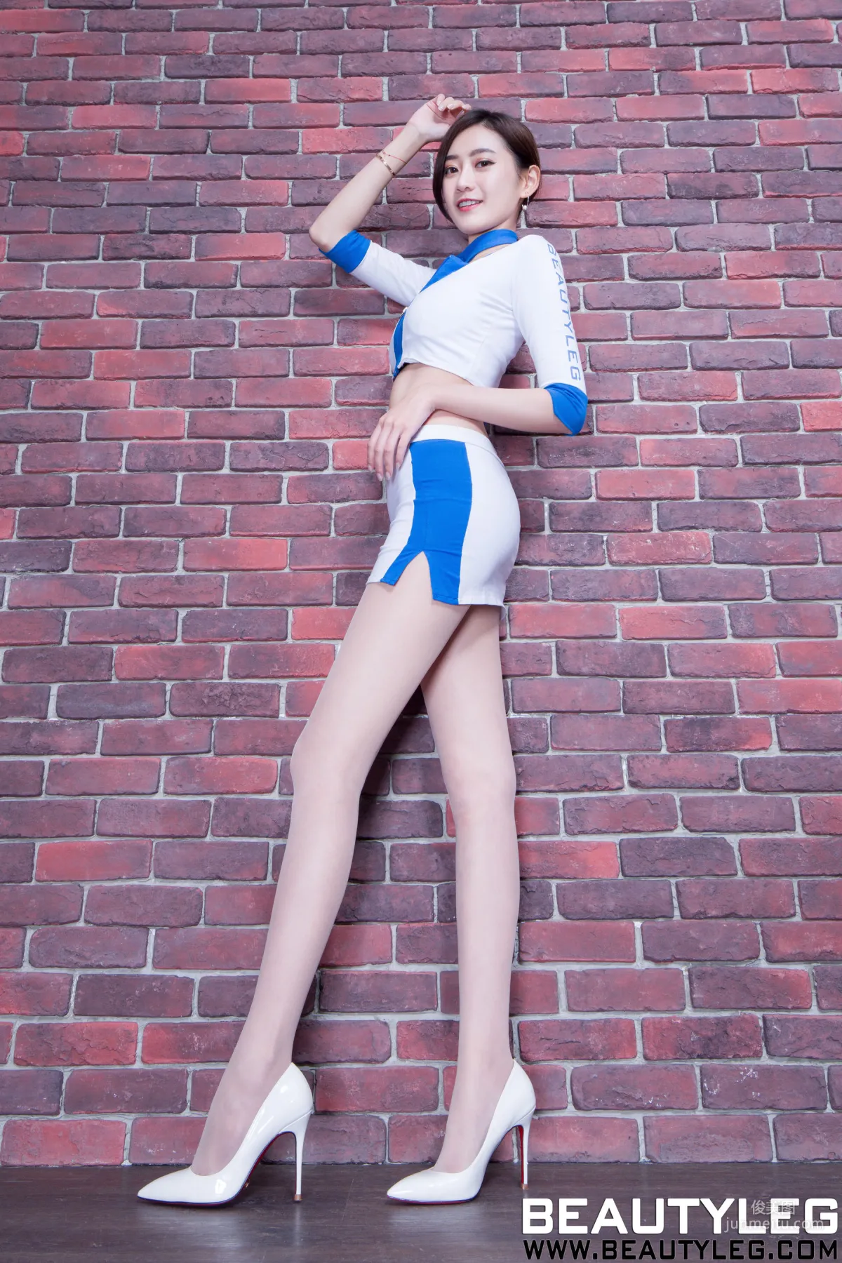 腿模Leonie《肉丝袜制服美腿》 [Beautyleg] No.1886 写真集5