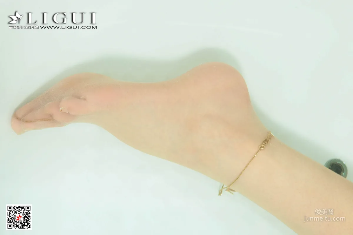 Model 兔子《浴室白襯衫濕身絲足》 [麗櫃Ligui] 寫真集 38