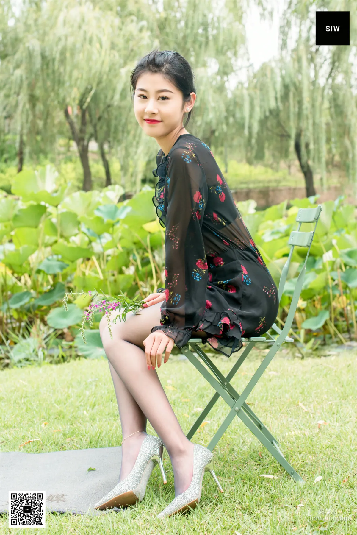 龍哥《黑色網紗碎花長袖連衣裙》 [SIW斯文傳媒] 寫真集 37