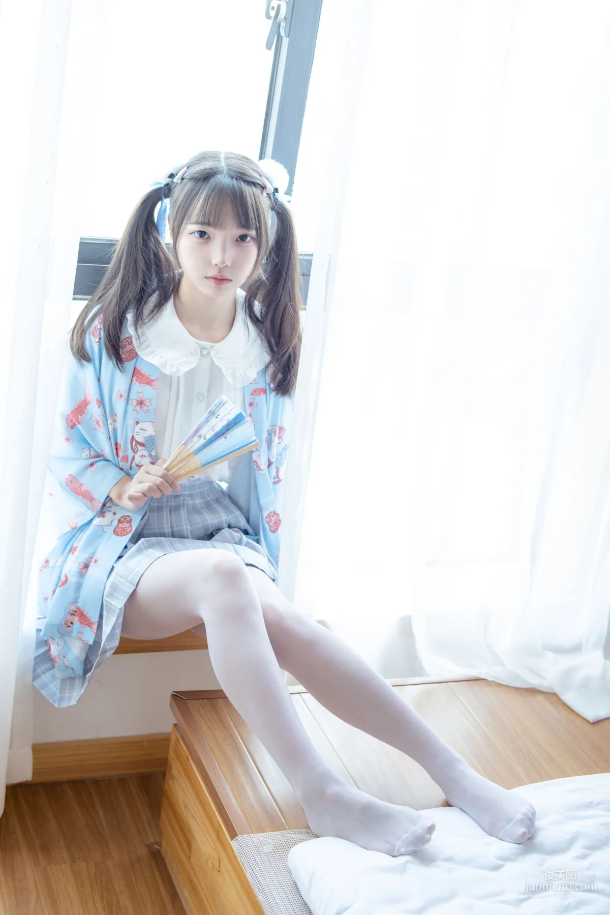 默陌《15D白絲 花裡胡哨的民宿》 [森蘿财團] JKFUN-027 寫真集 30