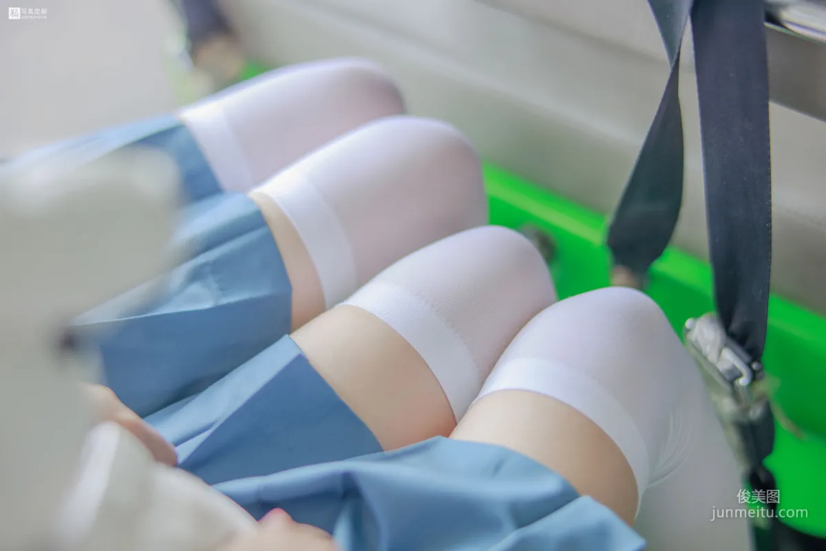 默陌&Aika《80D白丝过膝袜》 [森萝财团] JKFUN-025 写真集4