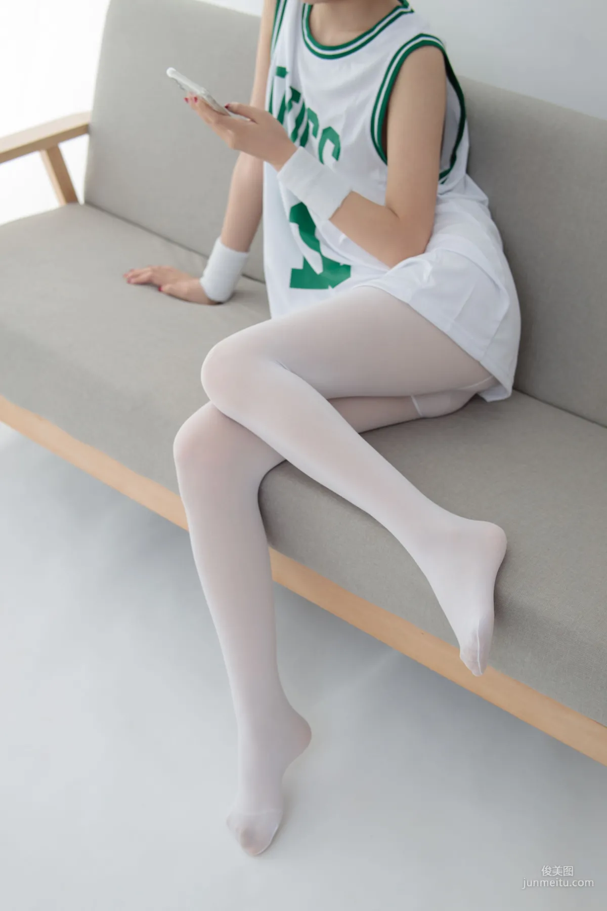 卉子《與籃球無關 80D白絲》 [森蘿财團] JKFUN-041 寫真集 24