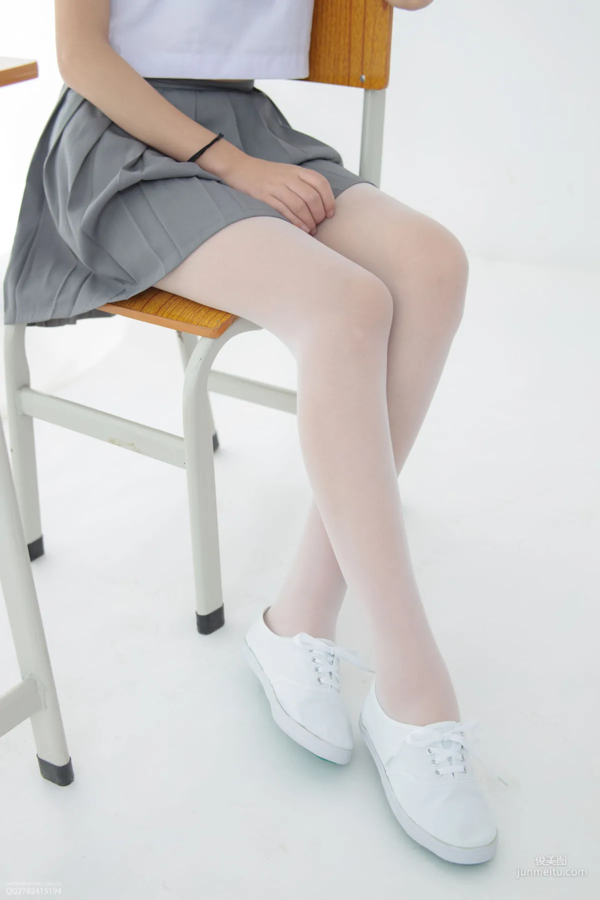 默陌《白丝网鞋合辑》 [森萝财团] JKFUN-050 写真集44