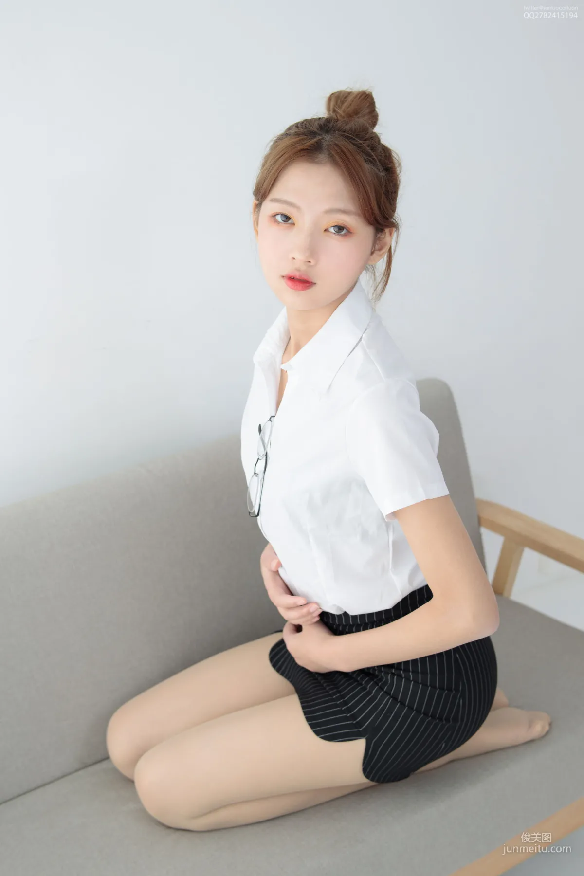《OL一定要搭配眼镜 50D肉丝》 [森萝财团] JKFUN-044 写真集43