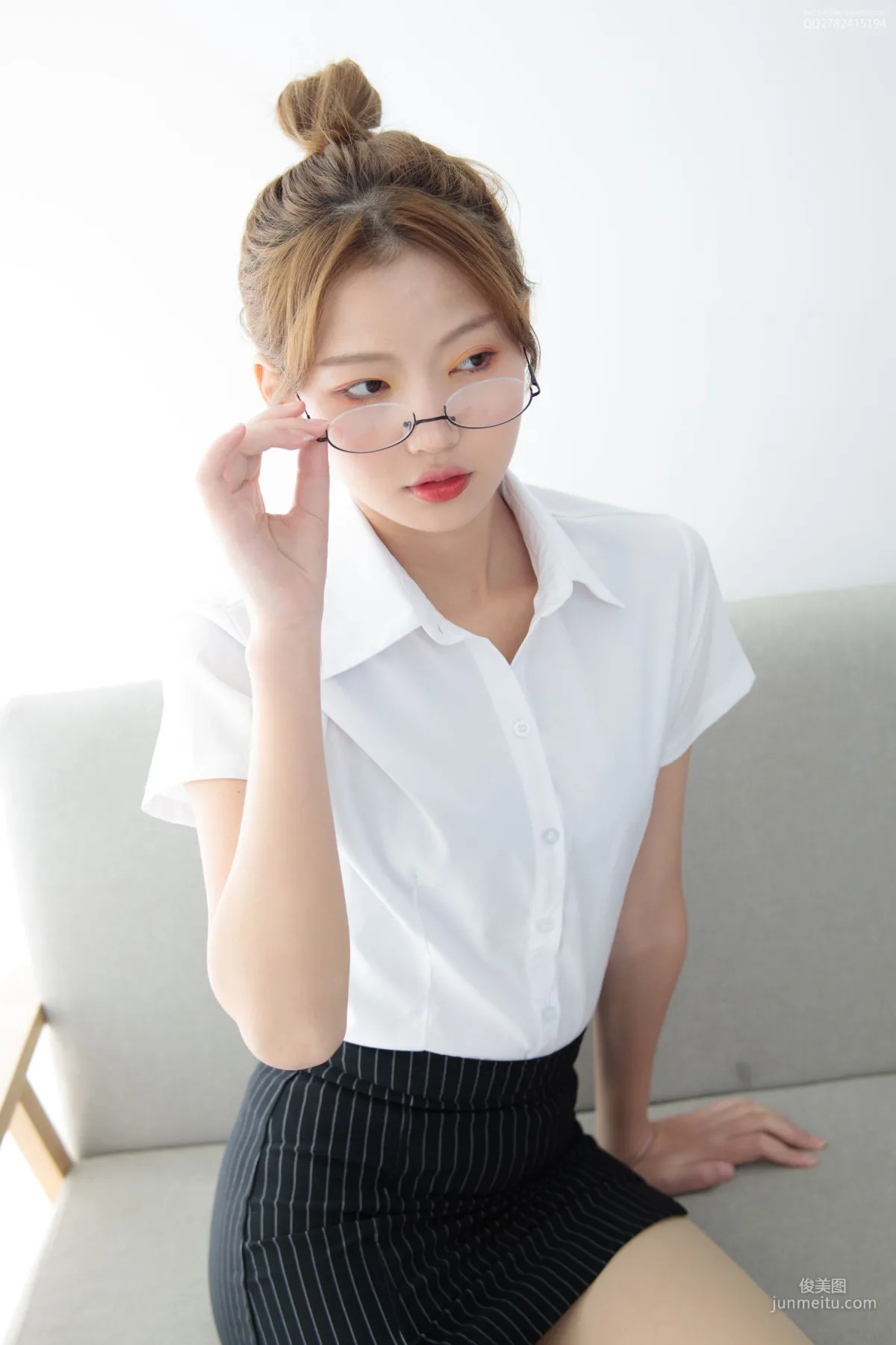 《OL一定要搭配眼镜 50D肉丝》 [森萝财团] JKFUN-044 写真集3