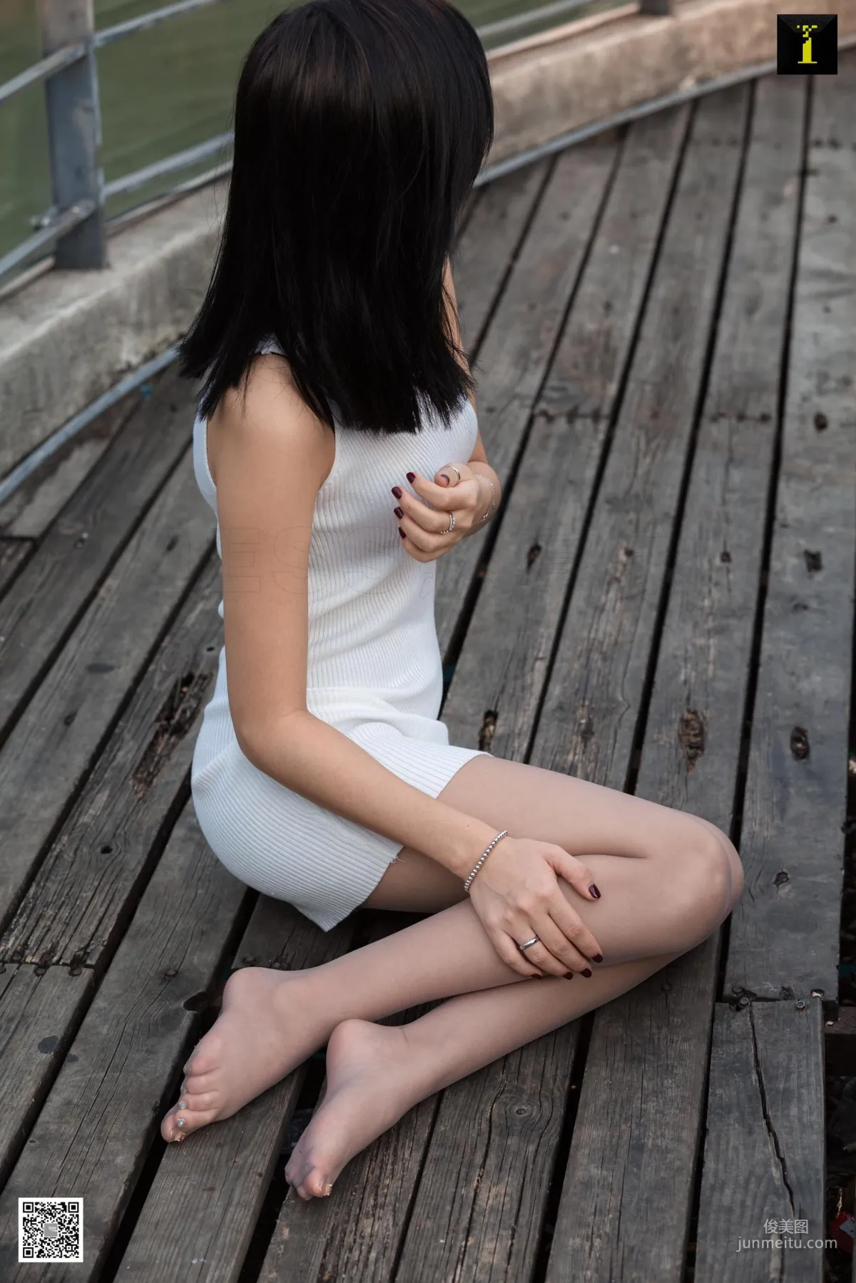模特可樂 《灰絲下的可愛紋身》 [異思趣向IESS] 寫真集 71