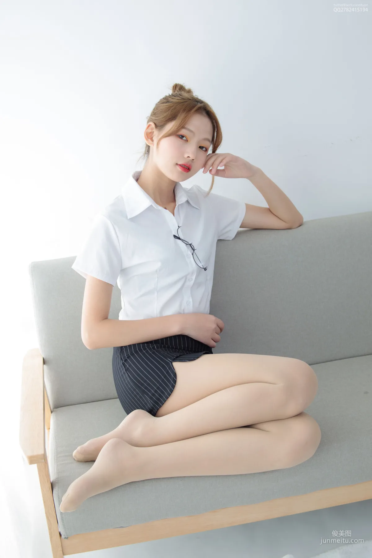 《OL一定要搭配眼镜 50D肉丝》 [森萝财团] JKFUN-044 写真集9