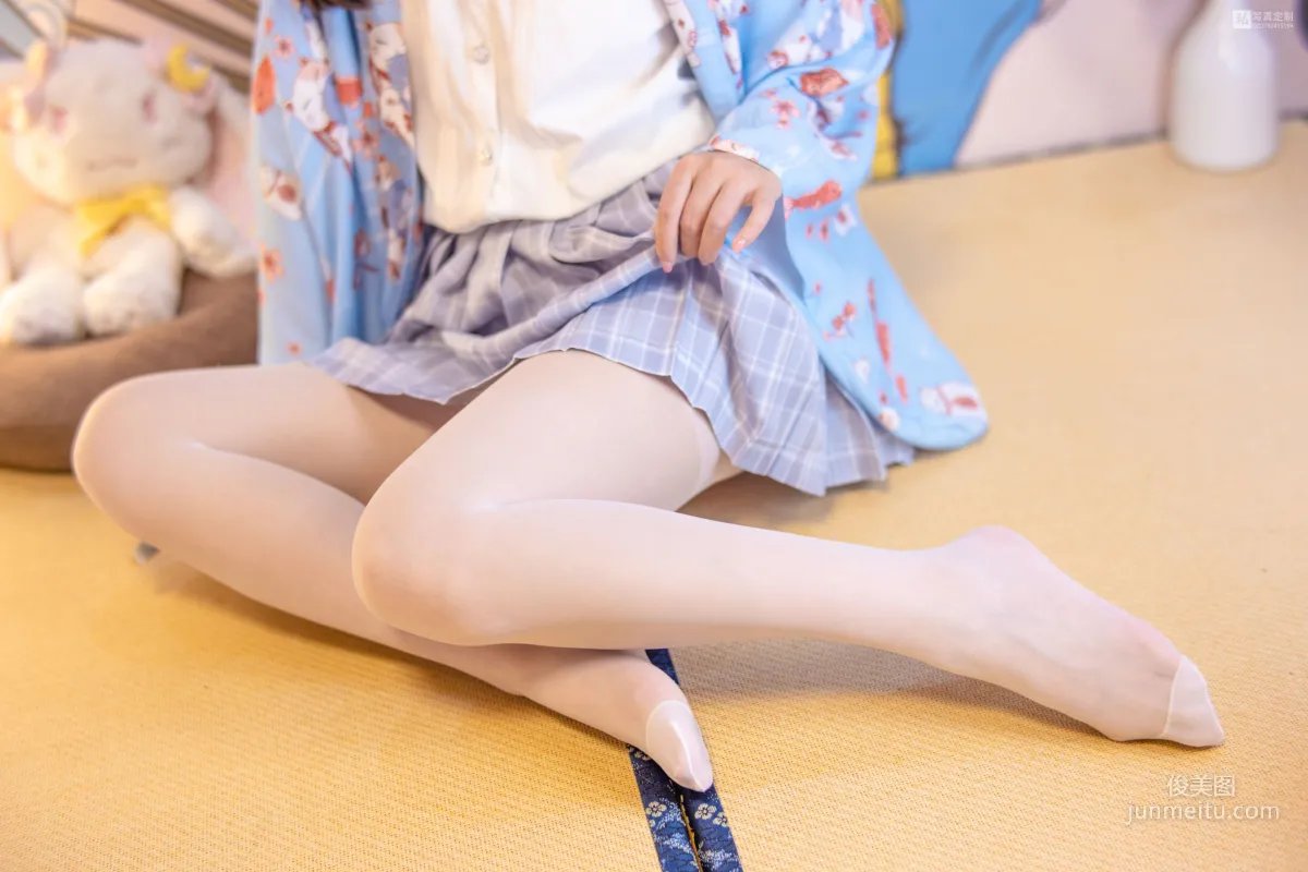 默陌《15D白丝 花里胡哨的民宿》 [森萝财团] JKFUN-027 写真集2