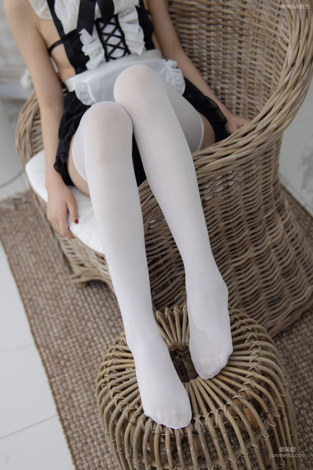 卉子《80D白色過膝襪》 [森蘿财團] JKFUN-057 寫真集 28