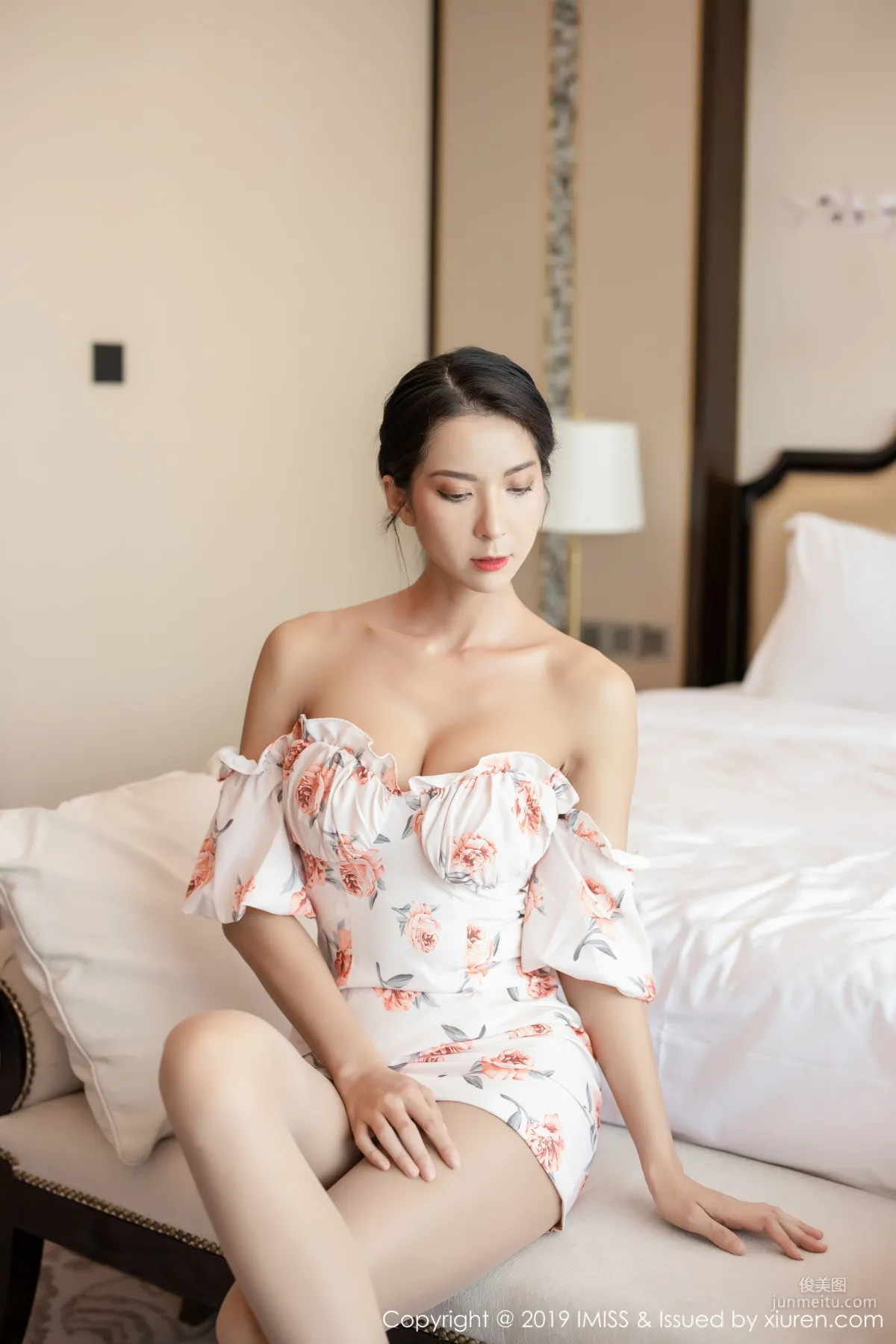 Carry《絢麗的服飾+朦胧絲襪》 [愛蜜社IMiss] Vol.416 寫真集 10
