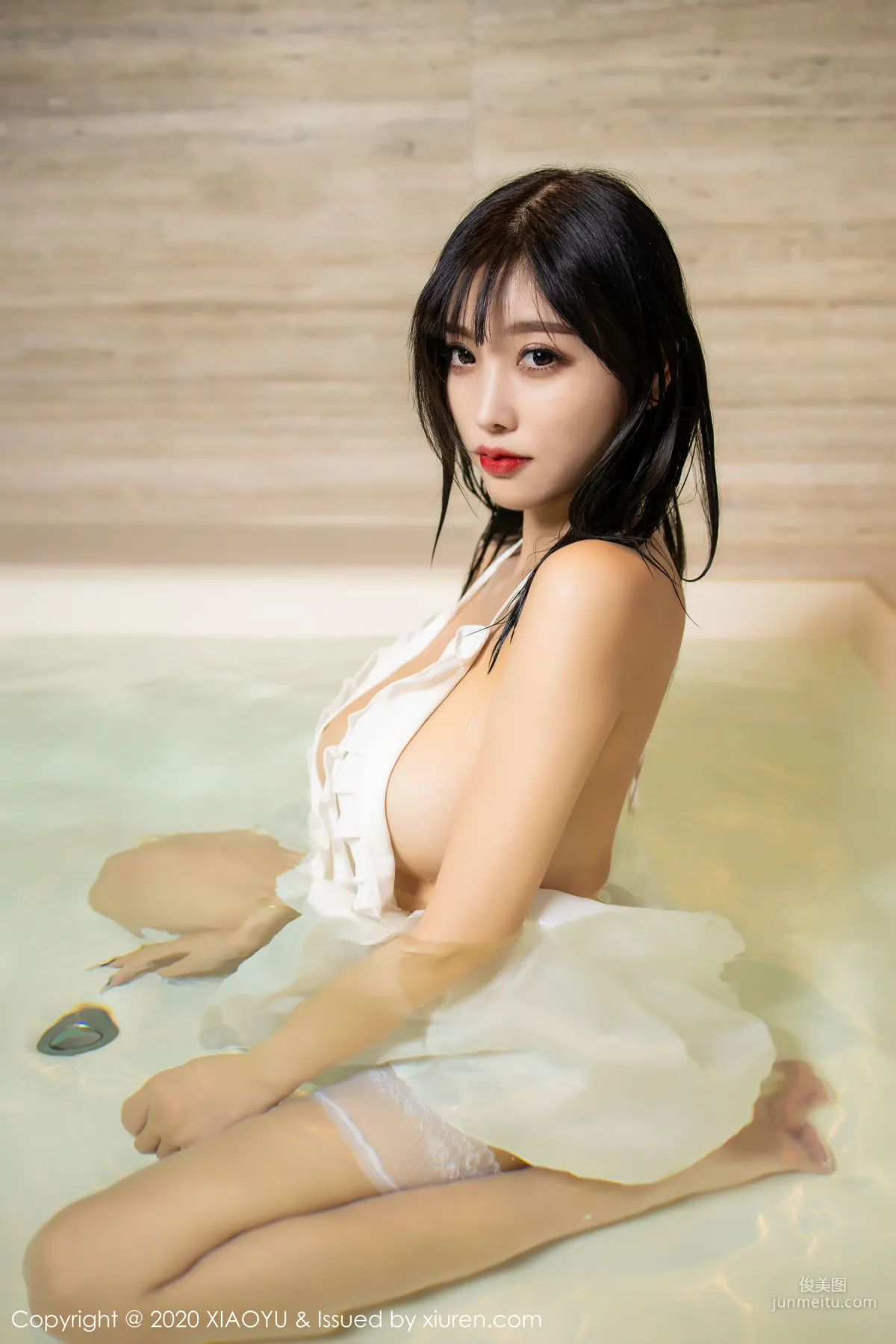 楊晨晨sugar《性感吊裙濕身系列》 [語畫界XIAOYU] Vol.234 寫真集 32