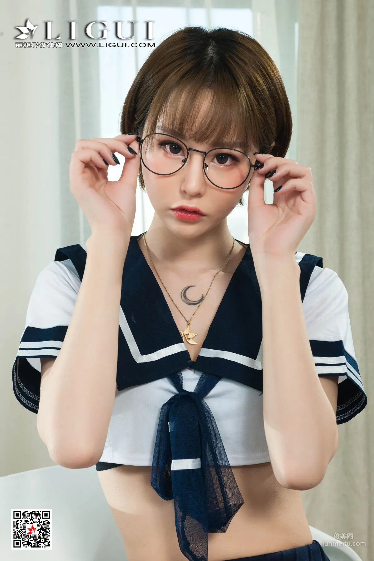 Model 洋洋《水手服眼鏡妹絲足》 [麗櫃LIGUI] 網絡麗人 寫真集 17
