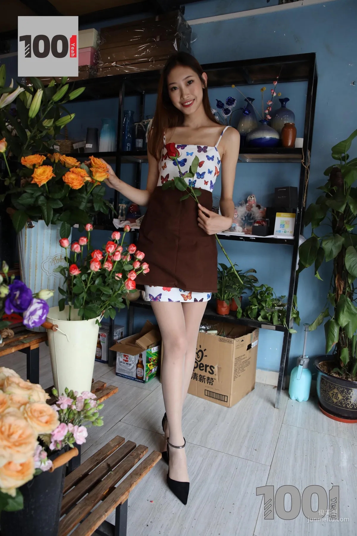 模特草莓 《花藝師1》 [一千零一夜IESS] 絲襪美腿寫真集 32