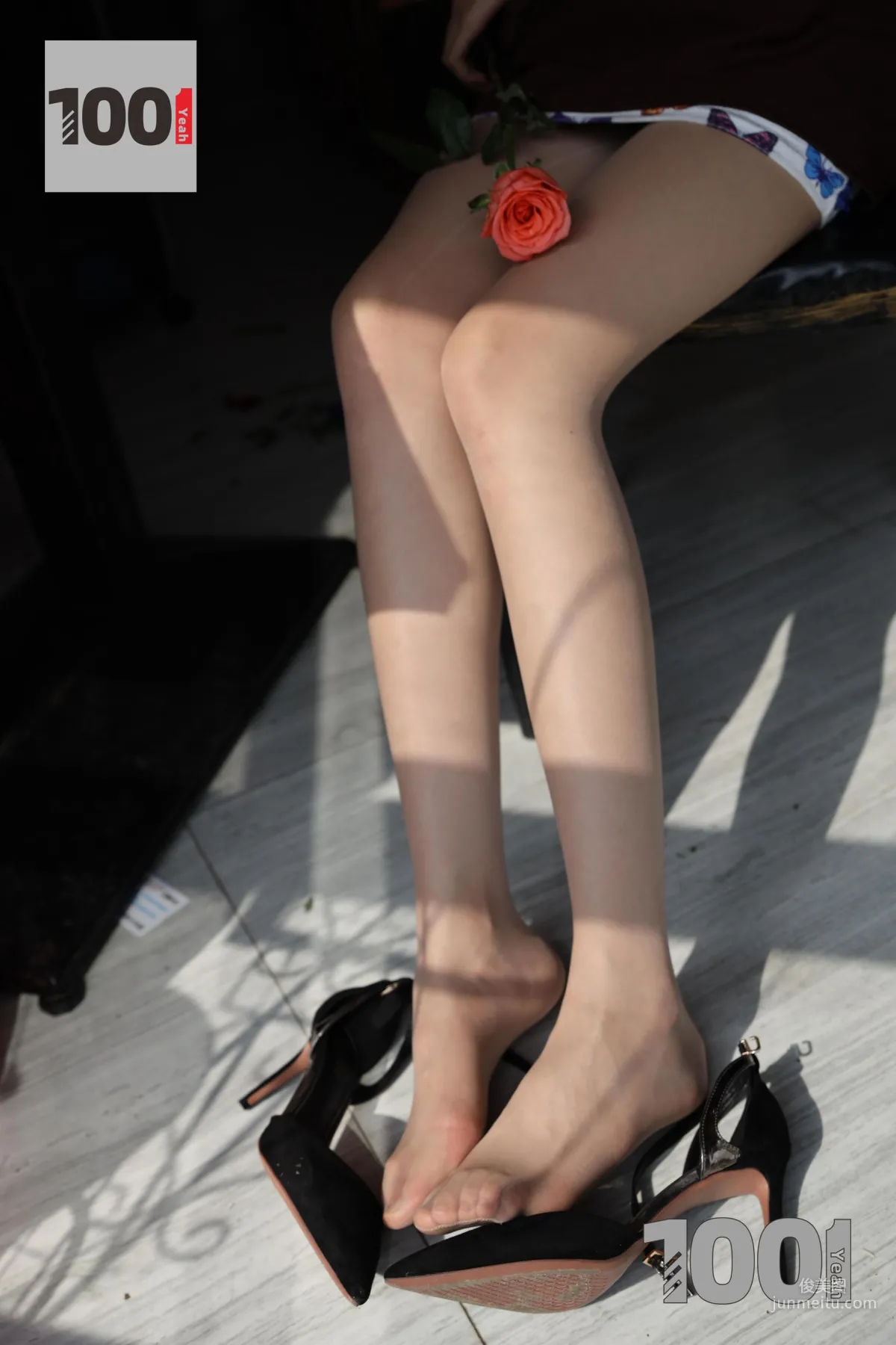 模特草莓 《花藝師2》 [一千零一夜IESS] 絲襪美腿寫真集 45