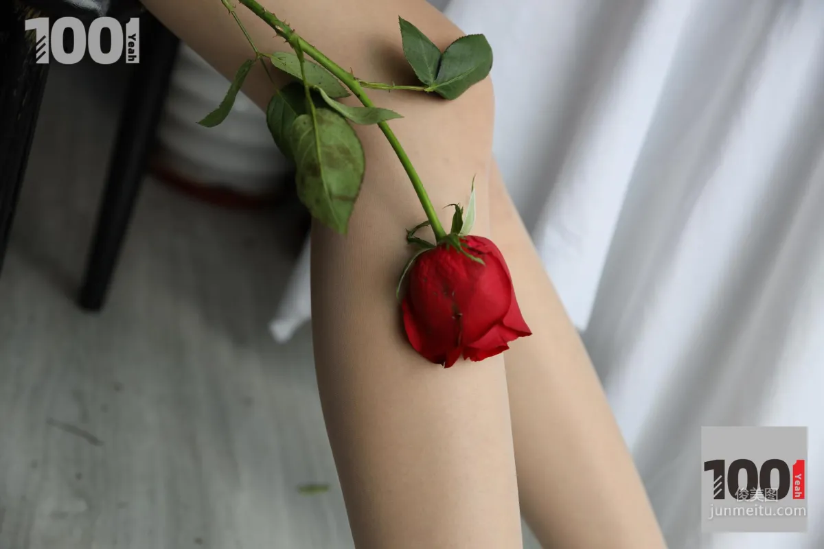 模特草莓 《花藝師2》 [一千零一夜IESS] 絲襪美腿寫真集 37