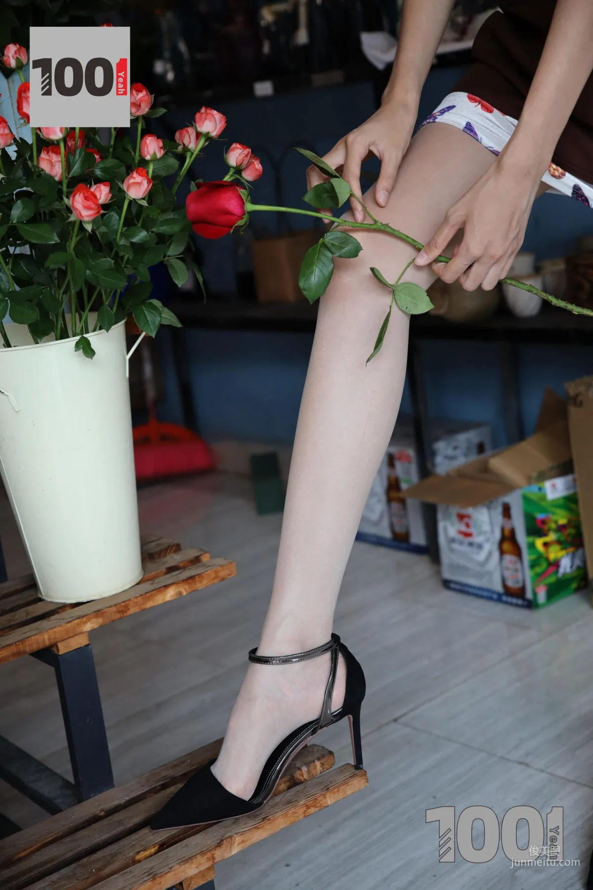 模特草莓 《花藝師1》 [一千零一夜IESS] 絲襪美腿寫真集 25